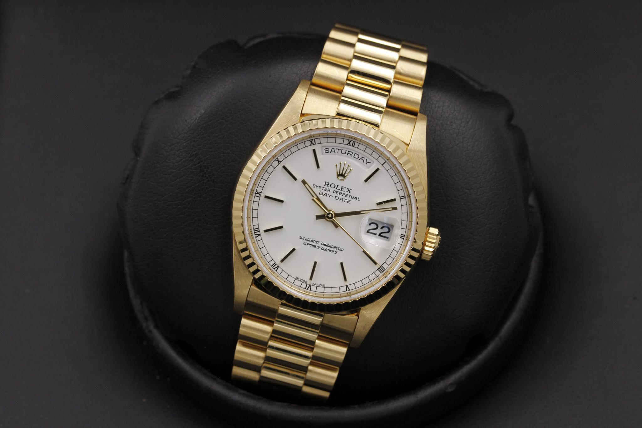 Watch Image 12