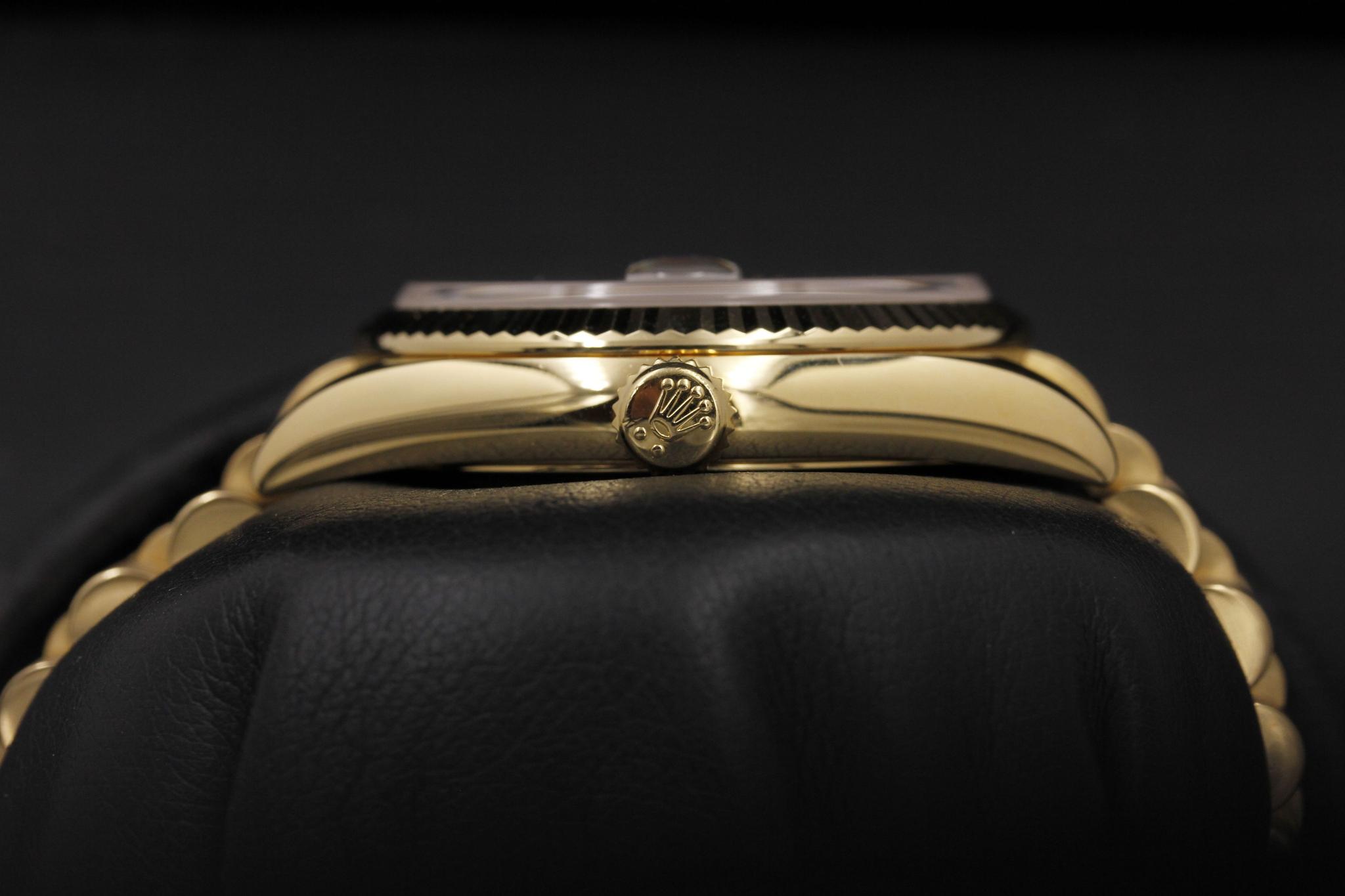 Watch Image 3