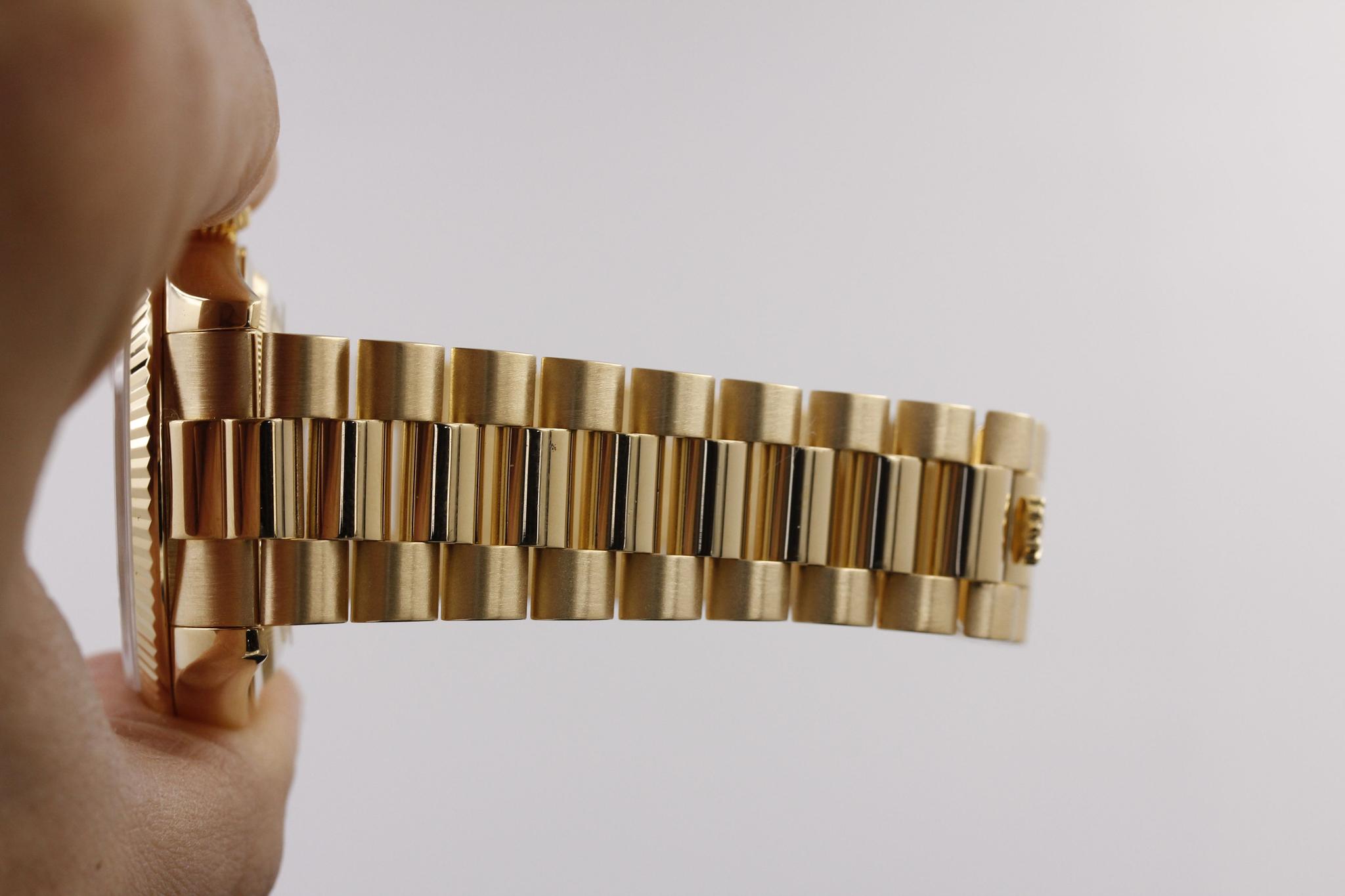 Watch Image 9