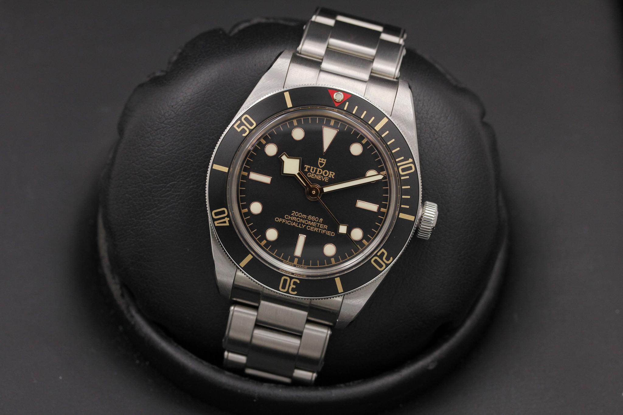 Watch Image 10
