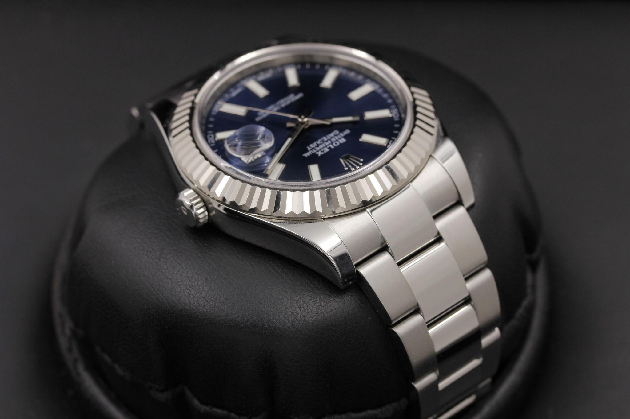 Watch Image 4