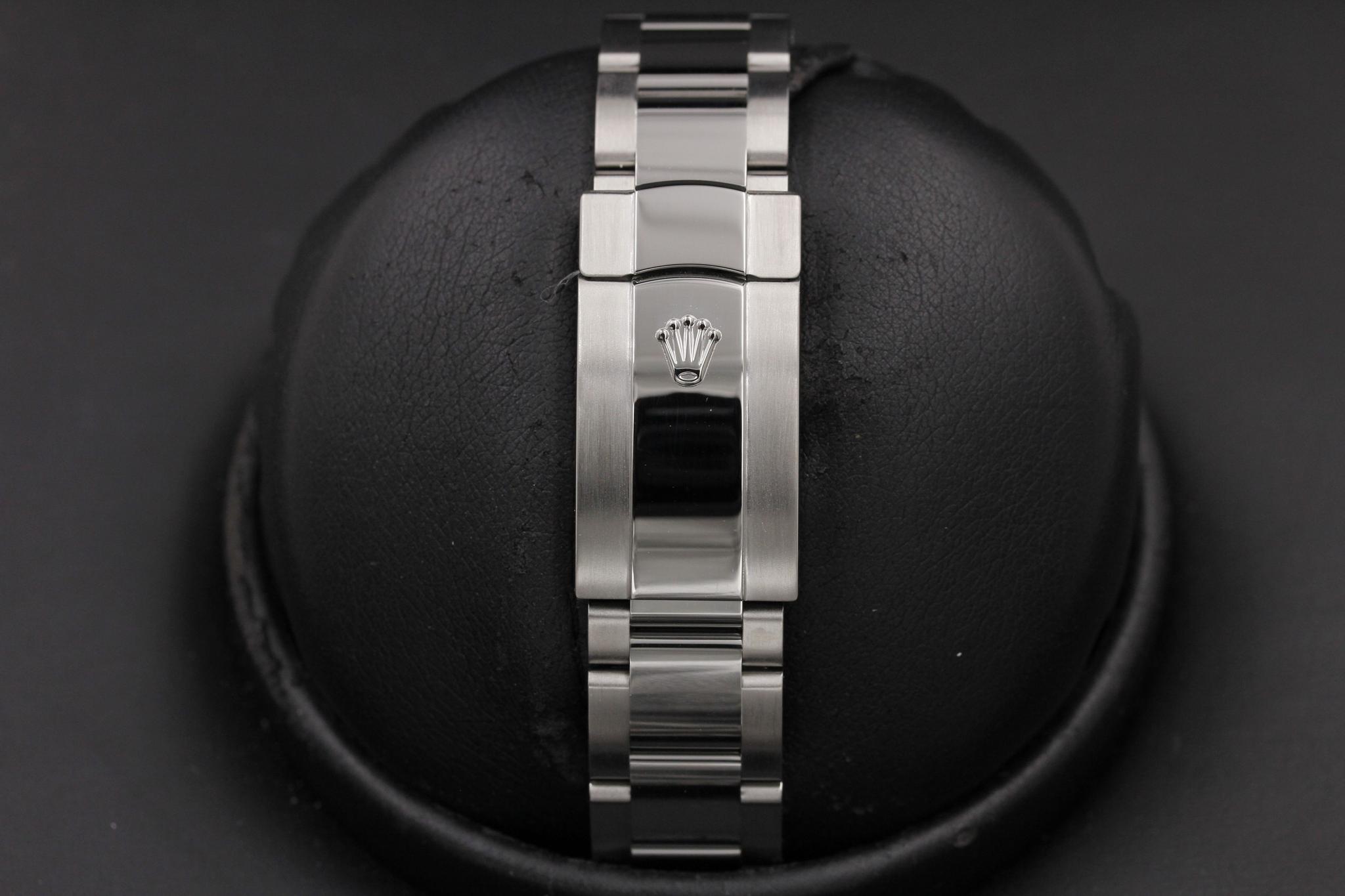 Watch Image 8