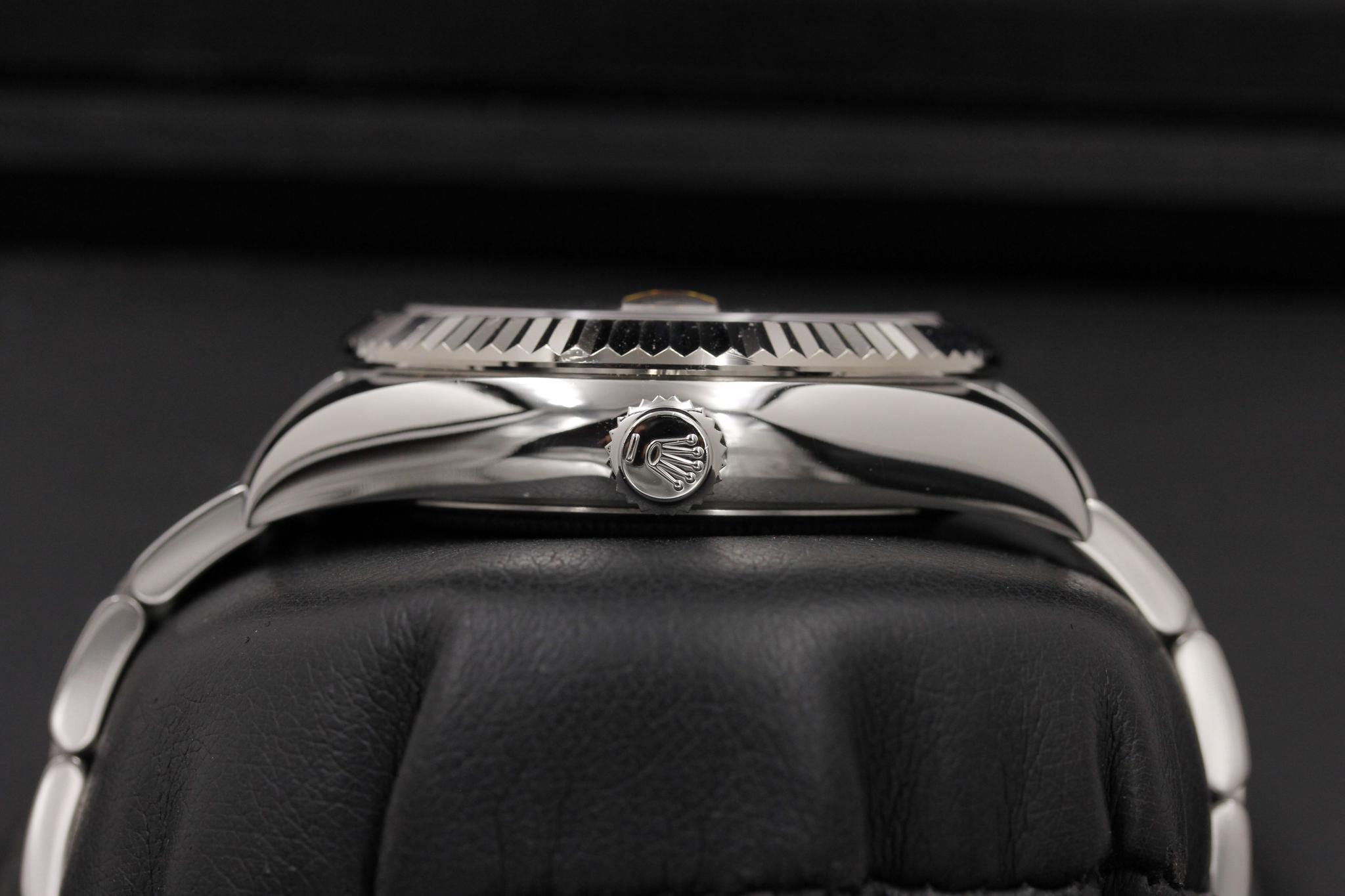 Watch Image 3