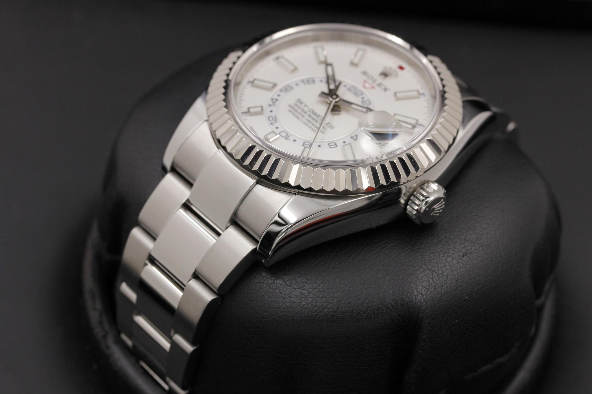 Watch Image 2