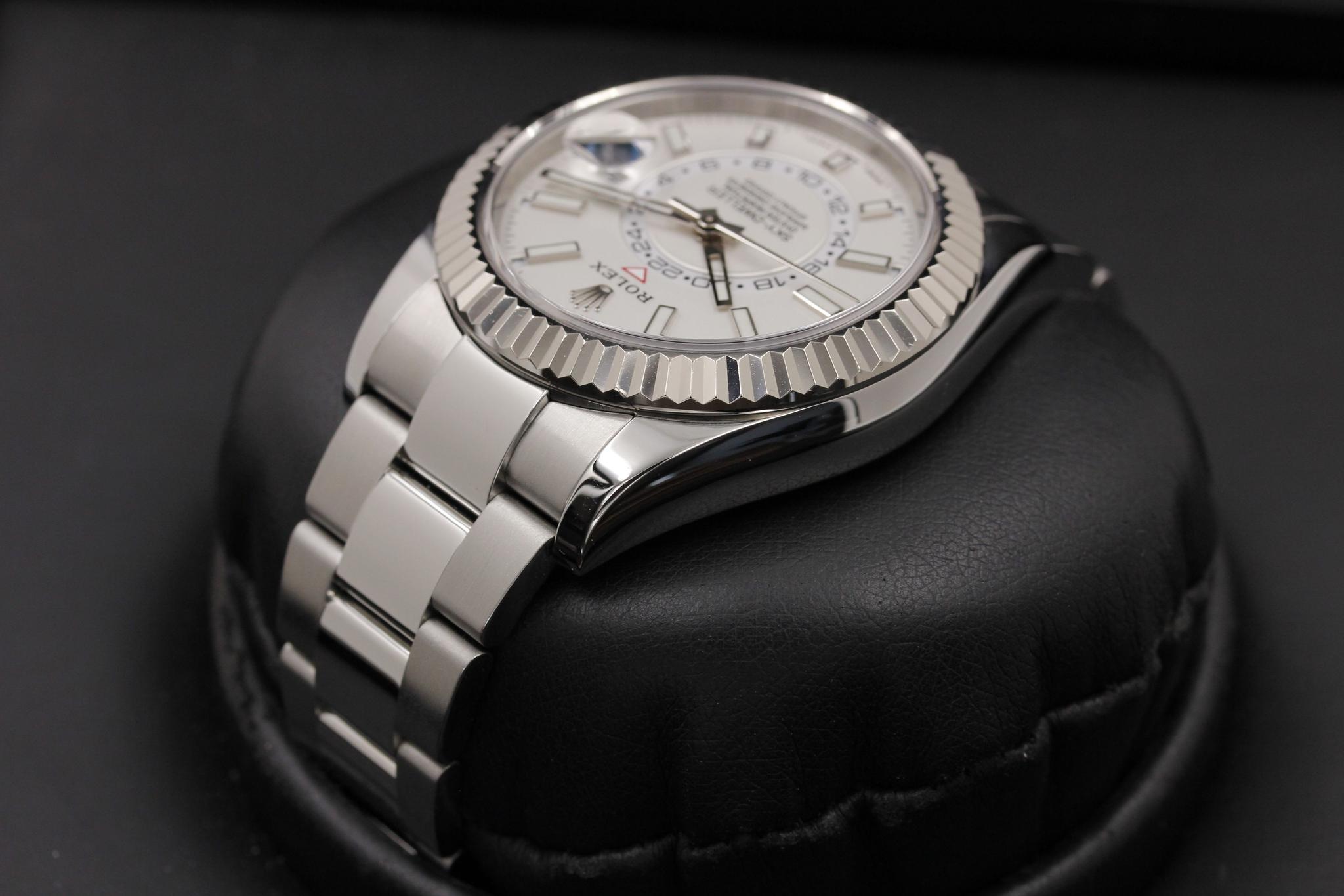 Watch Image 5