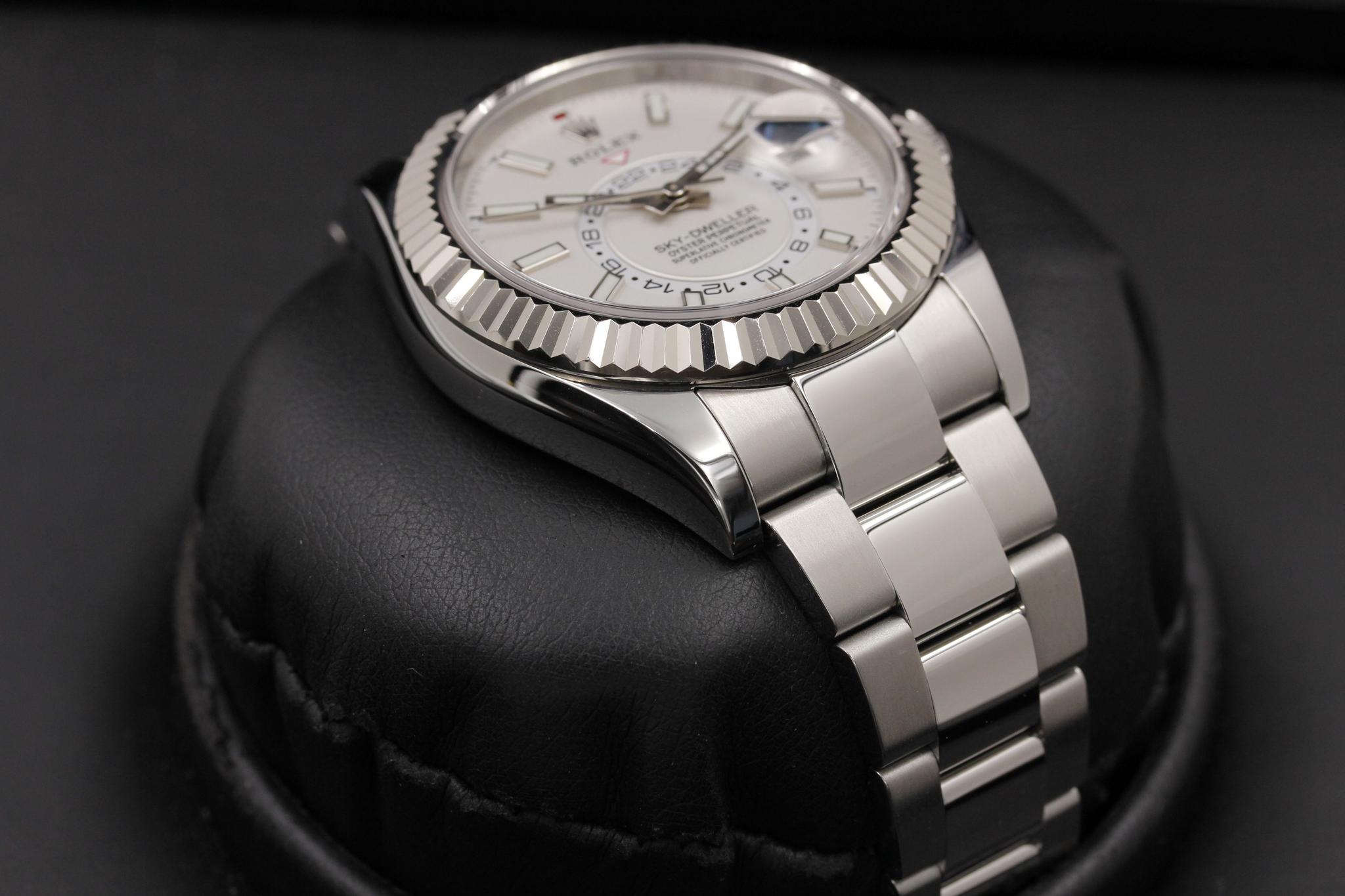 Watch Image 6