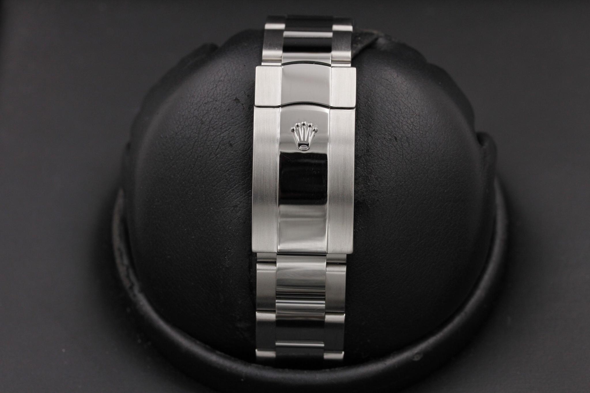 Watch Image 8