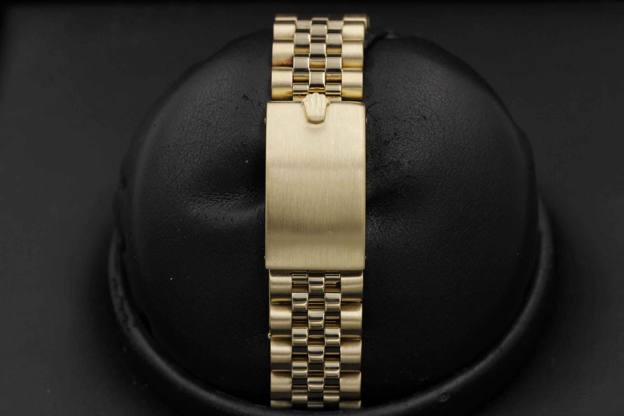 Watch Image 10