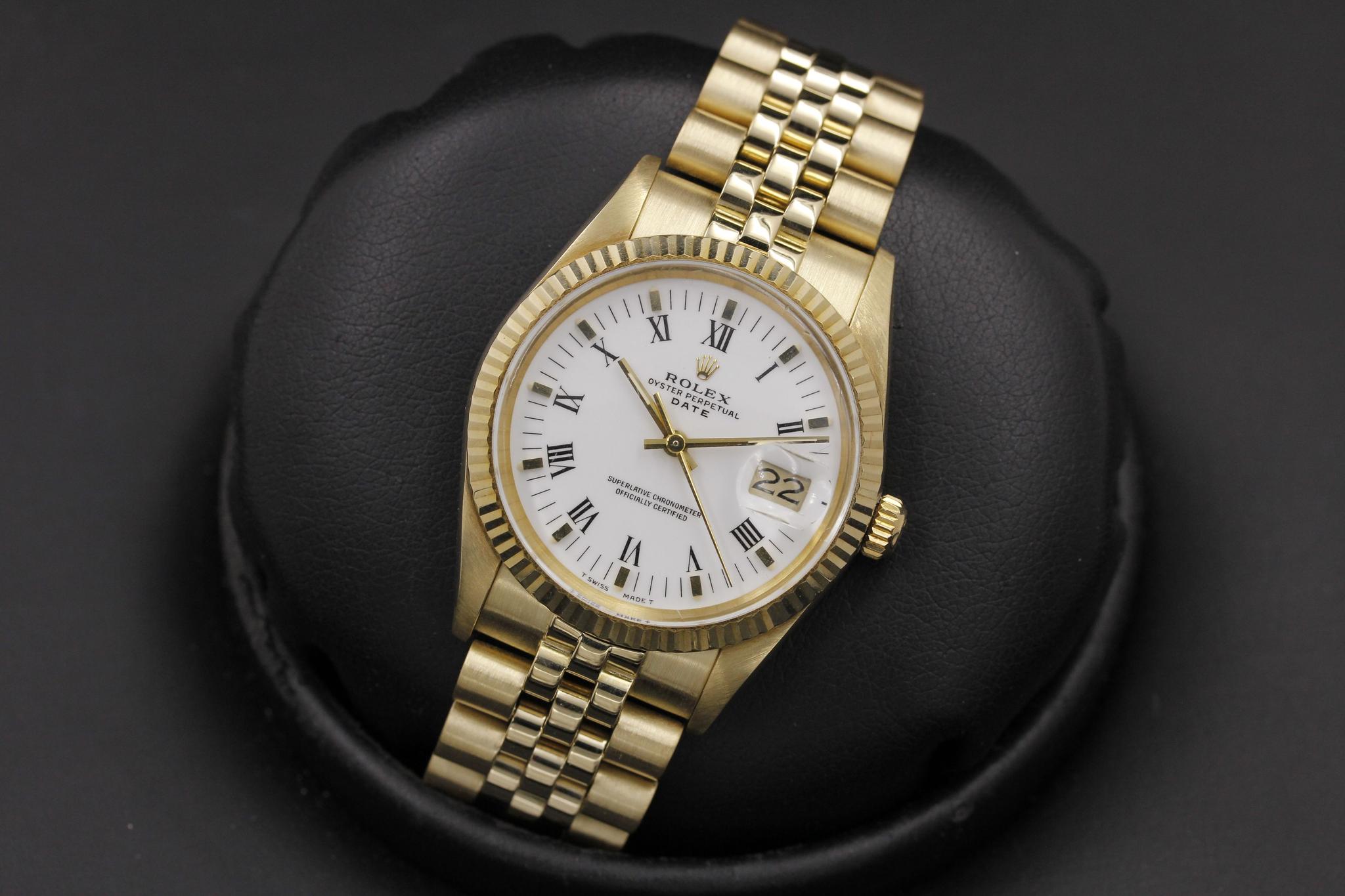 Watch Image 12
