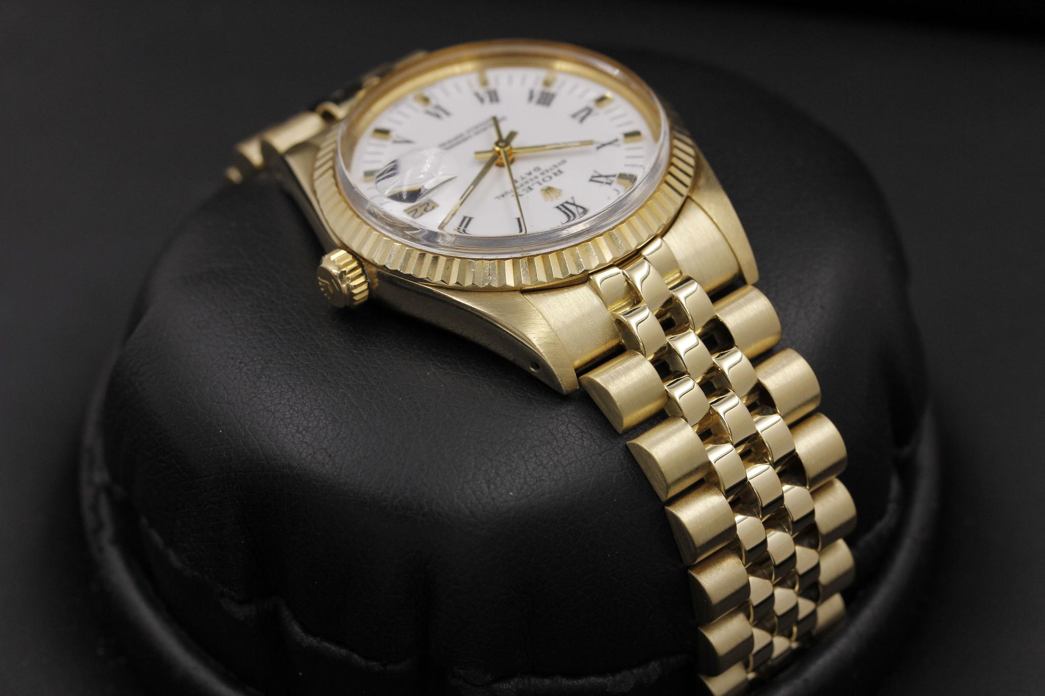 Watch Image 4