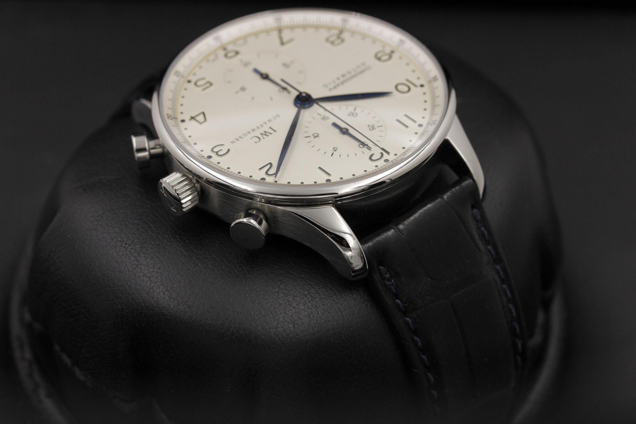 Watch Image 4