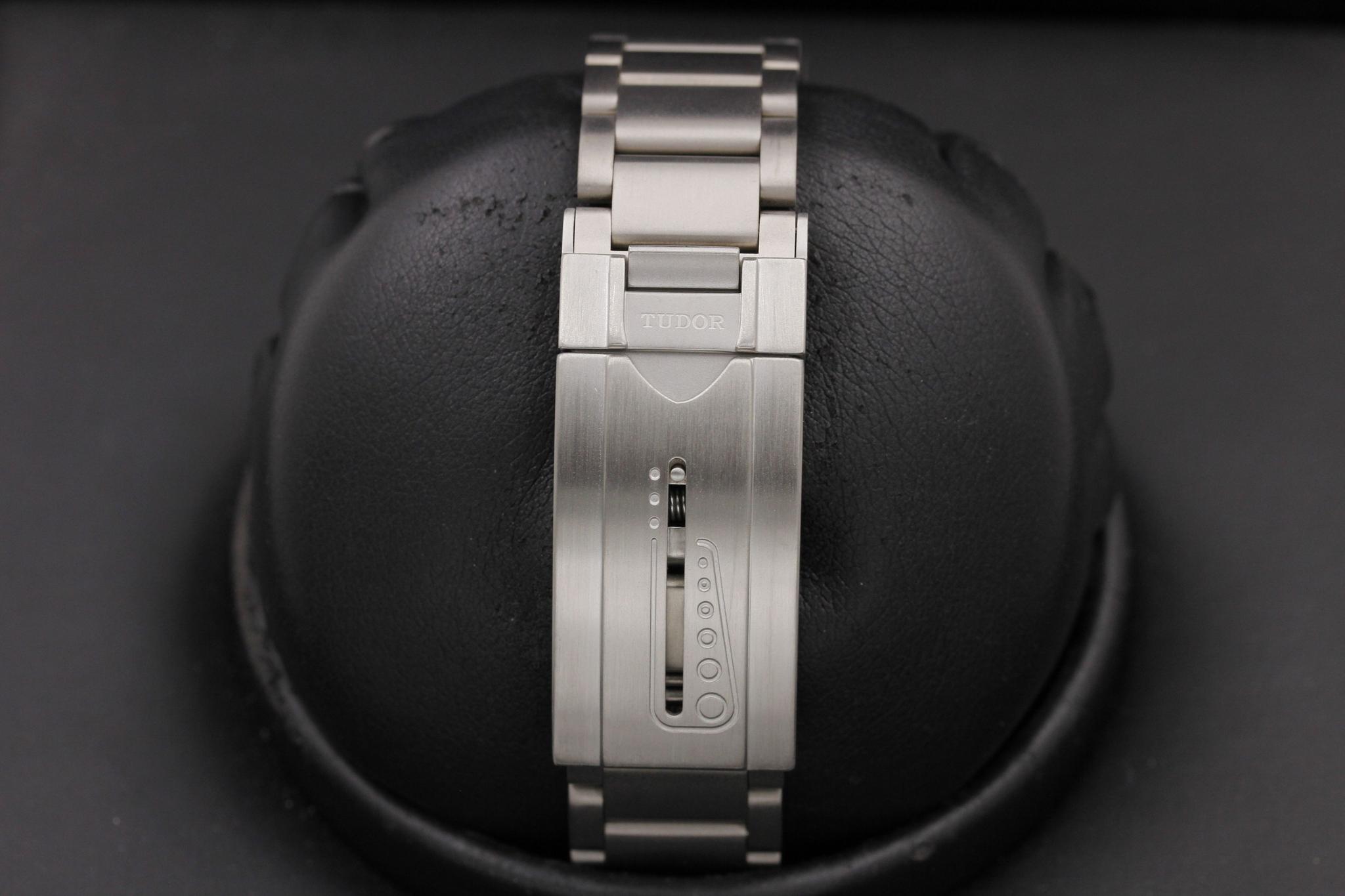 Watch Image 7