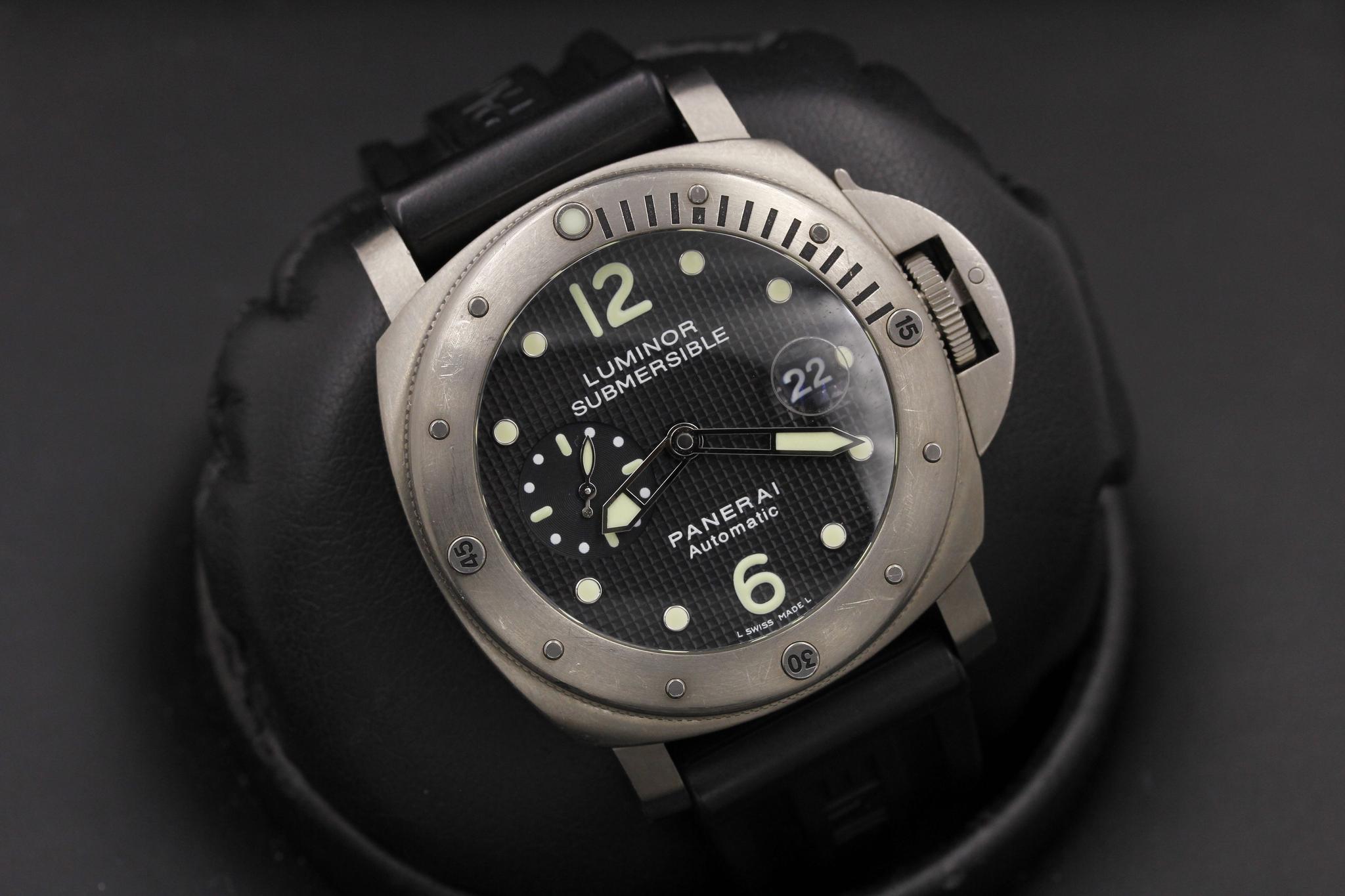 Watch Image 10