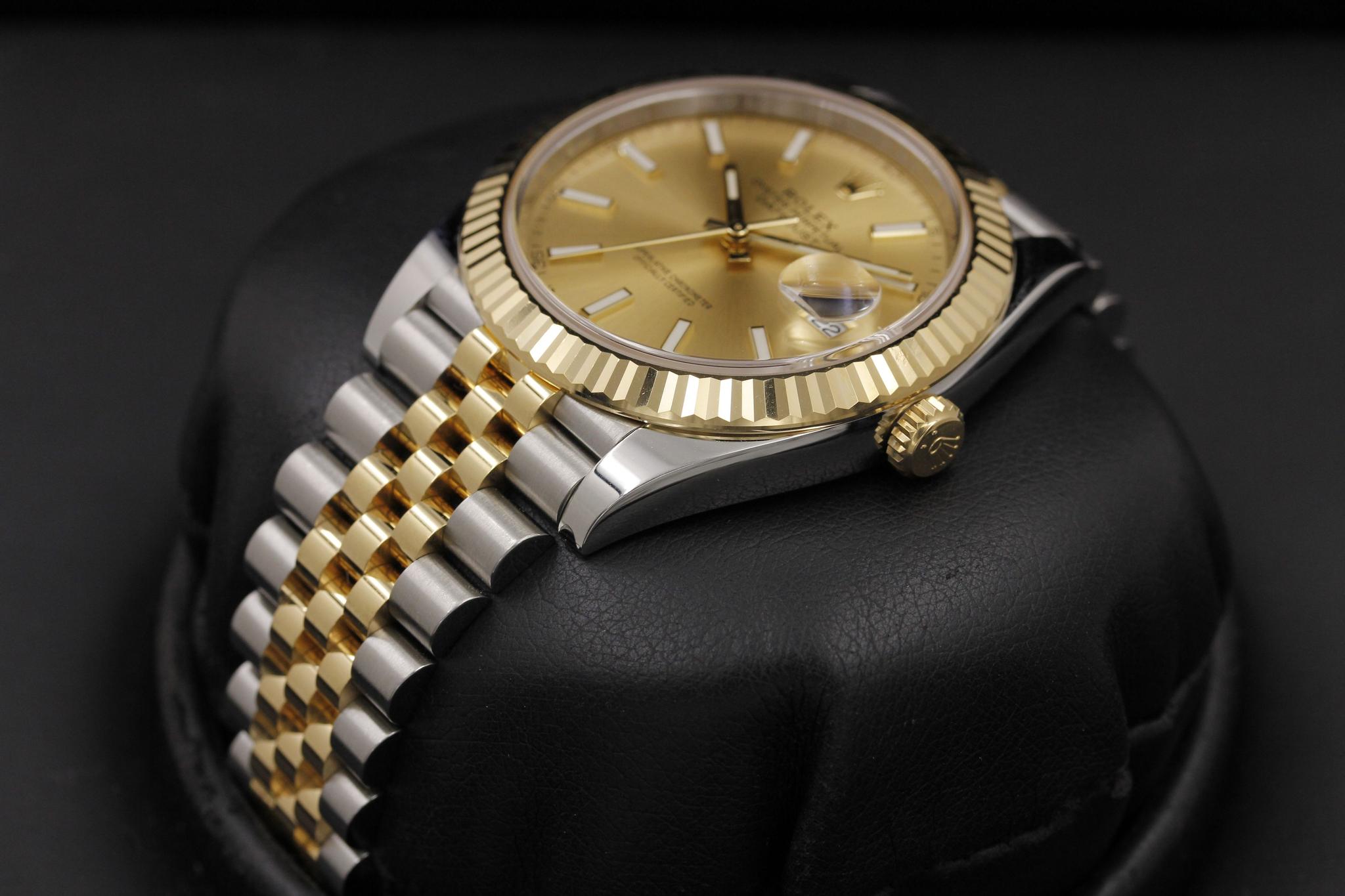 Watch Image 4