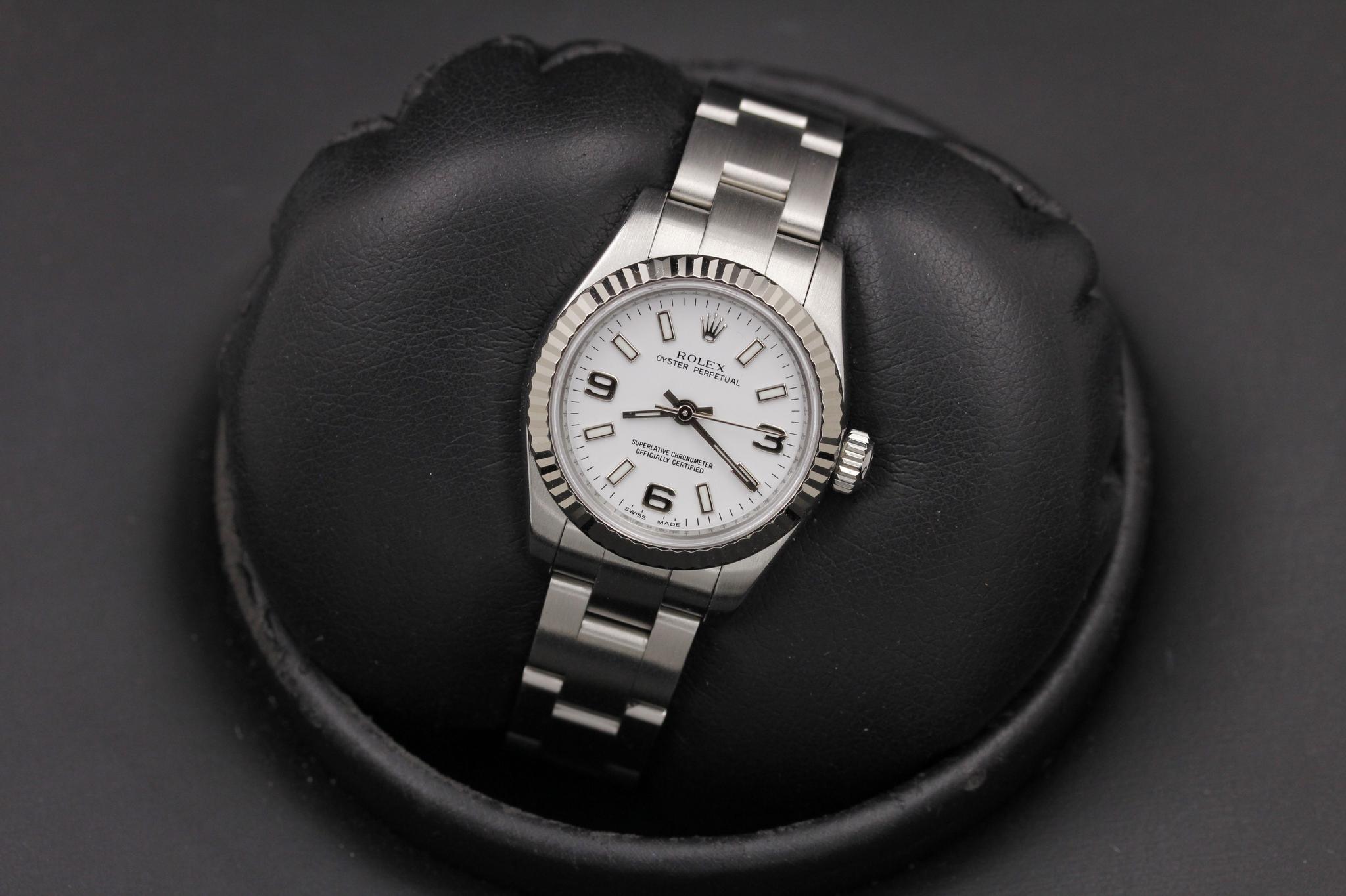 Watch Image 10