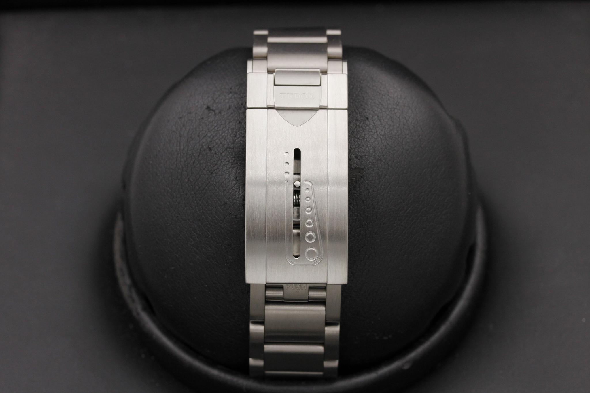 Watch Image 8
