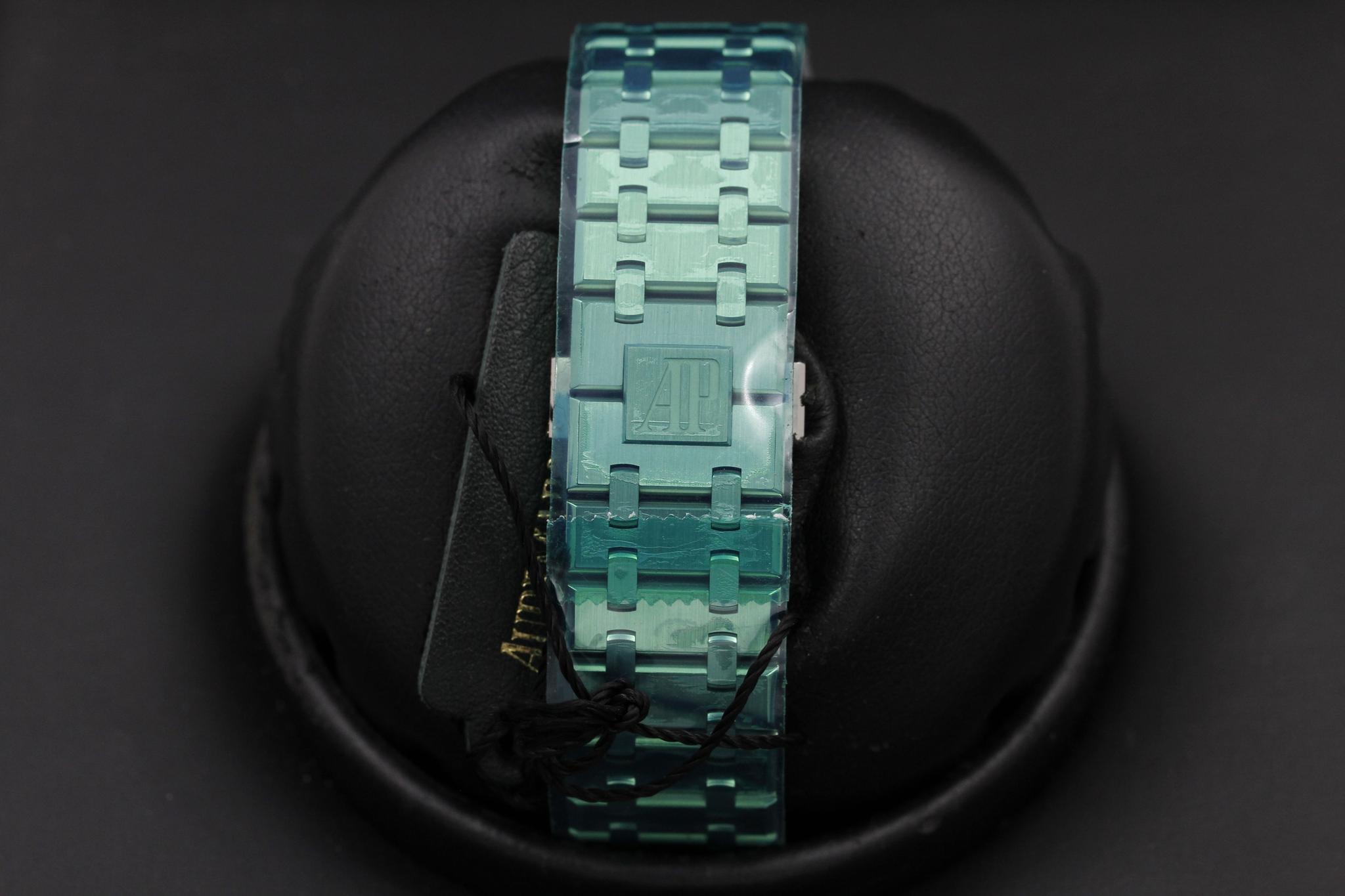 Watch Image 5