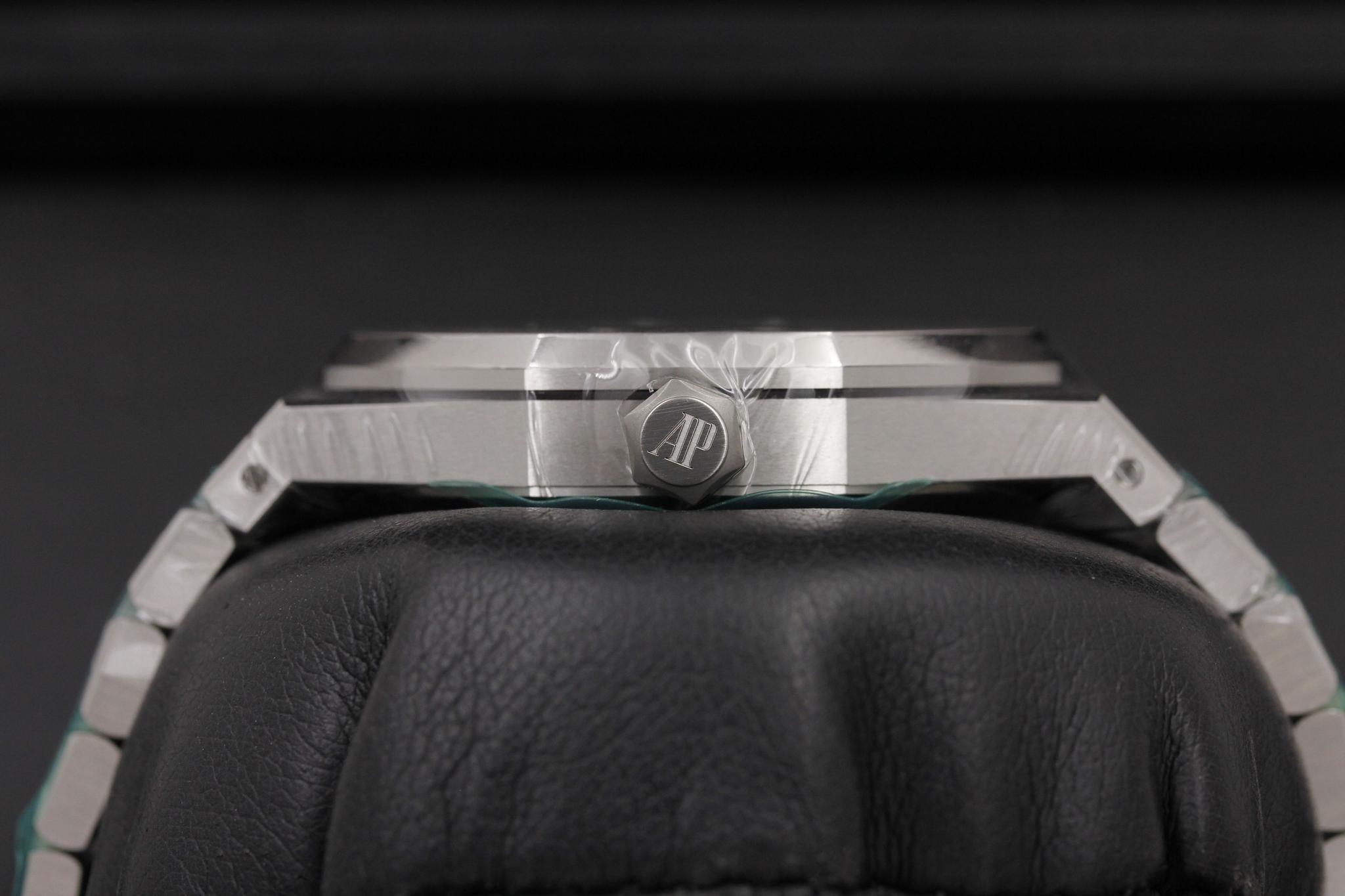 Watch Image 3