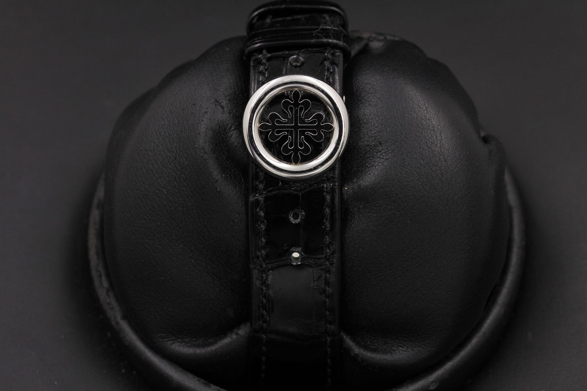 Watch Image 11