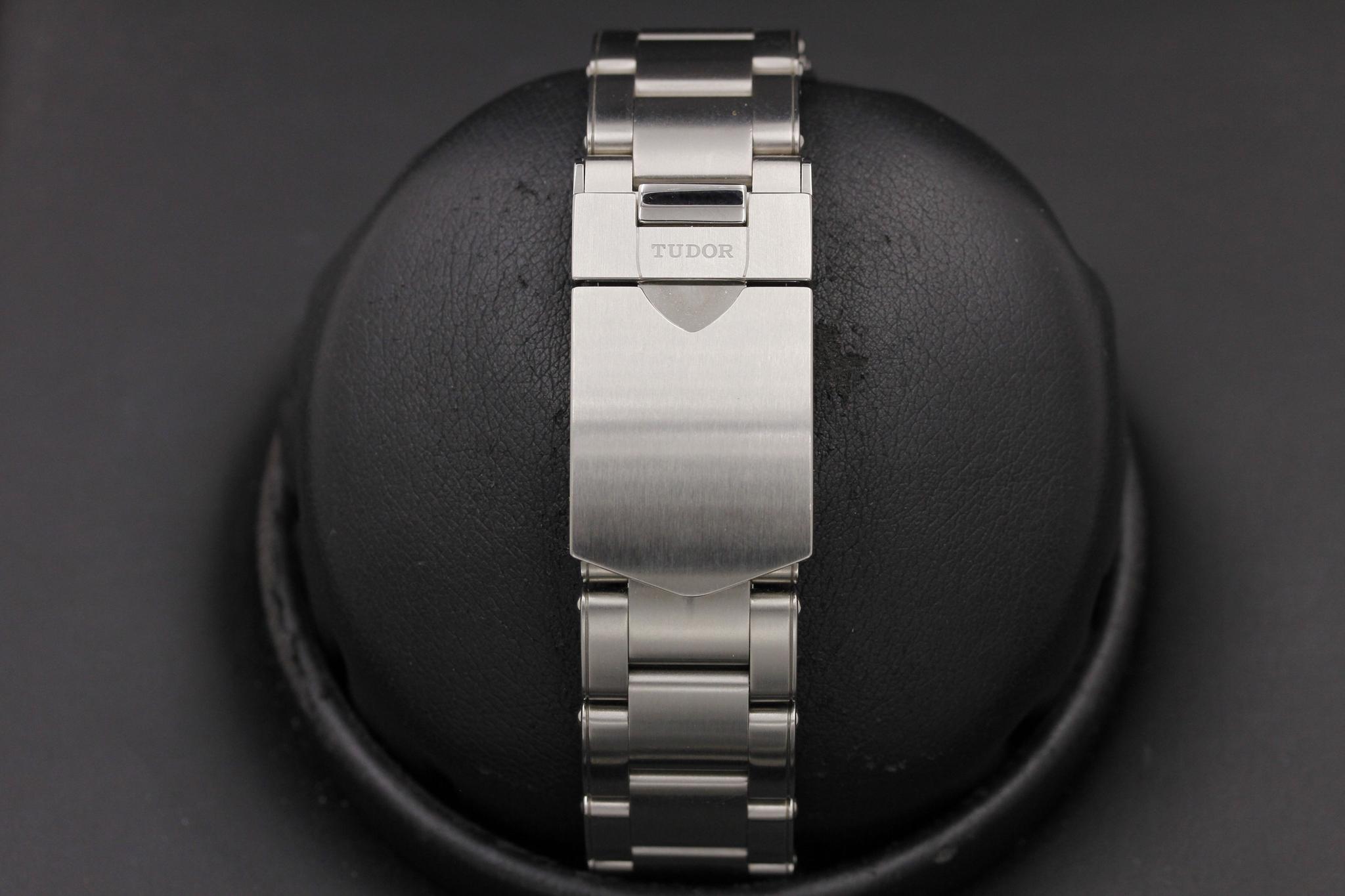 Watch Image 8
