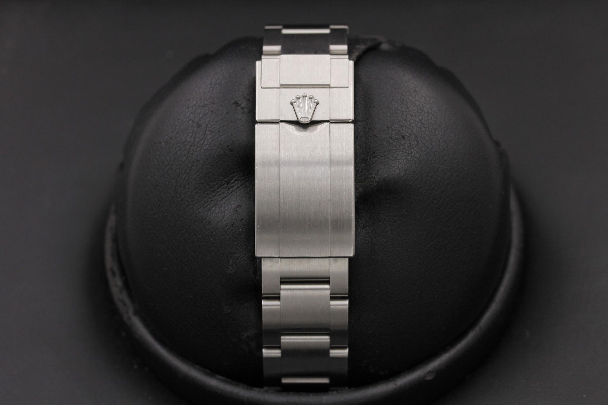 Watch Image 8