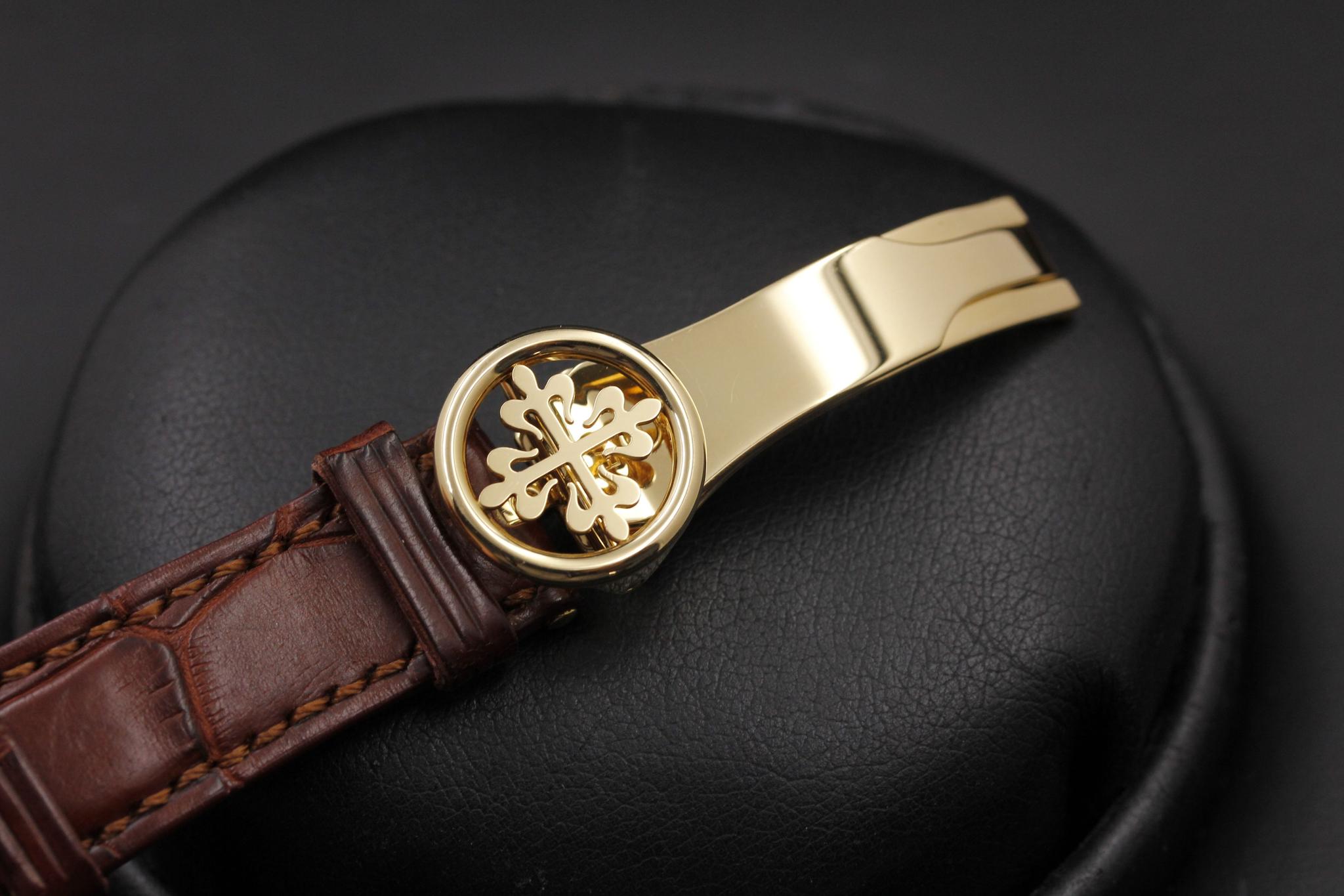 Watch Image 10