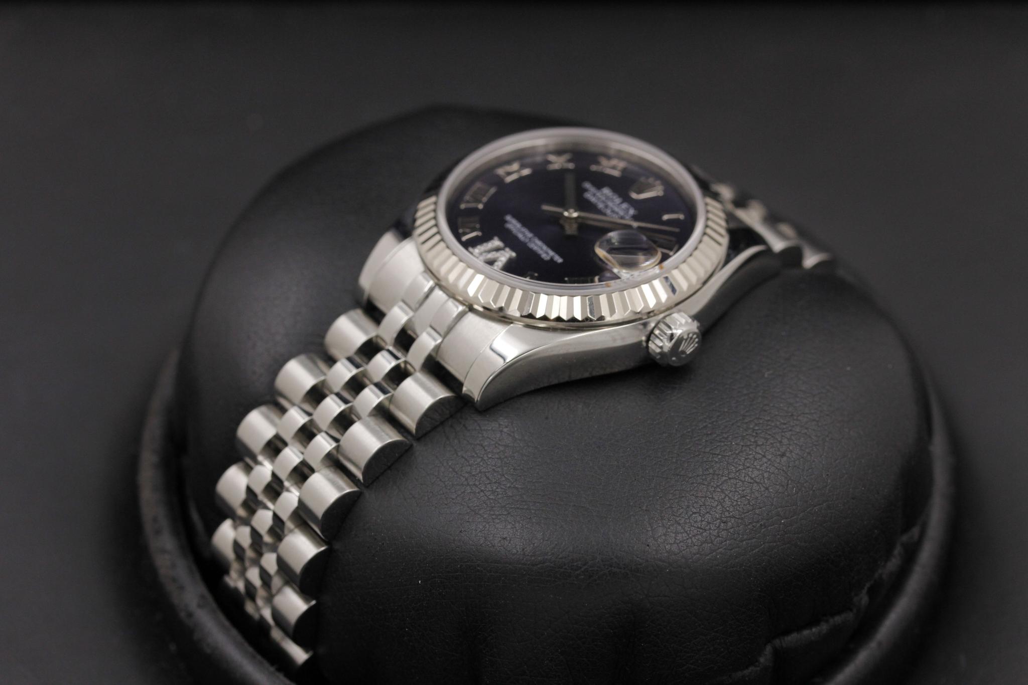 Watch Image 4