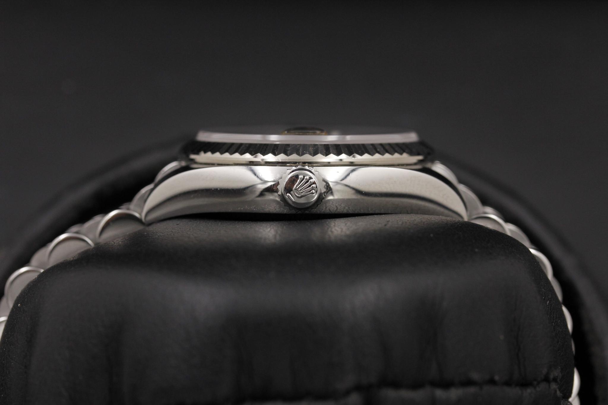 Watch Image 3