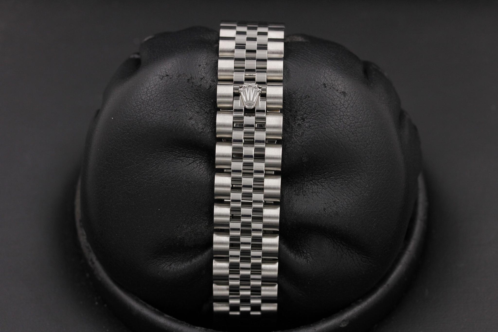 Watch Image 7