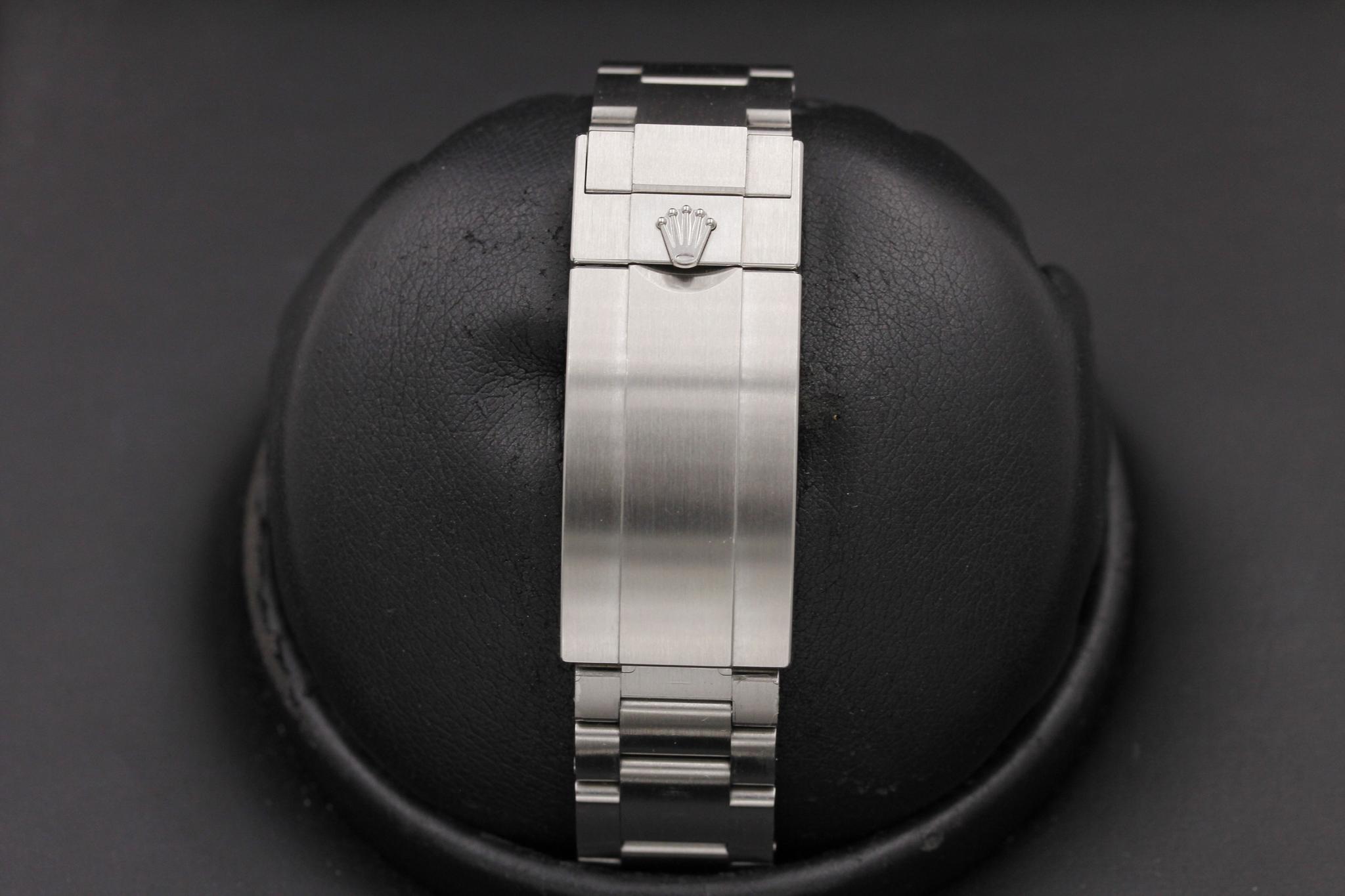 Watch Image 7