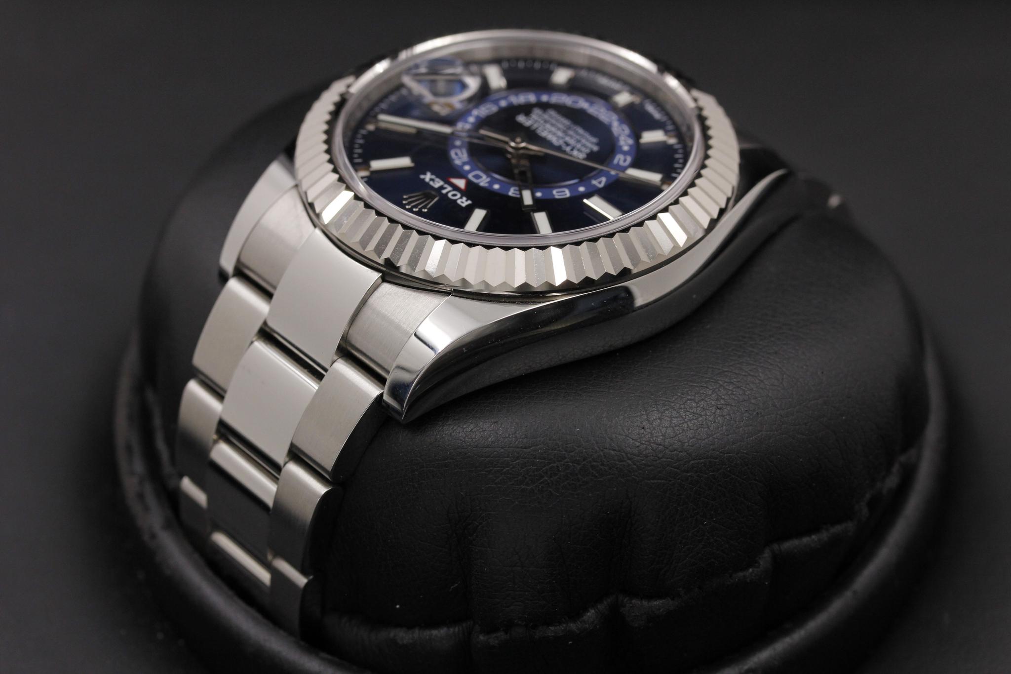 Watch Image 5