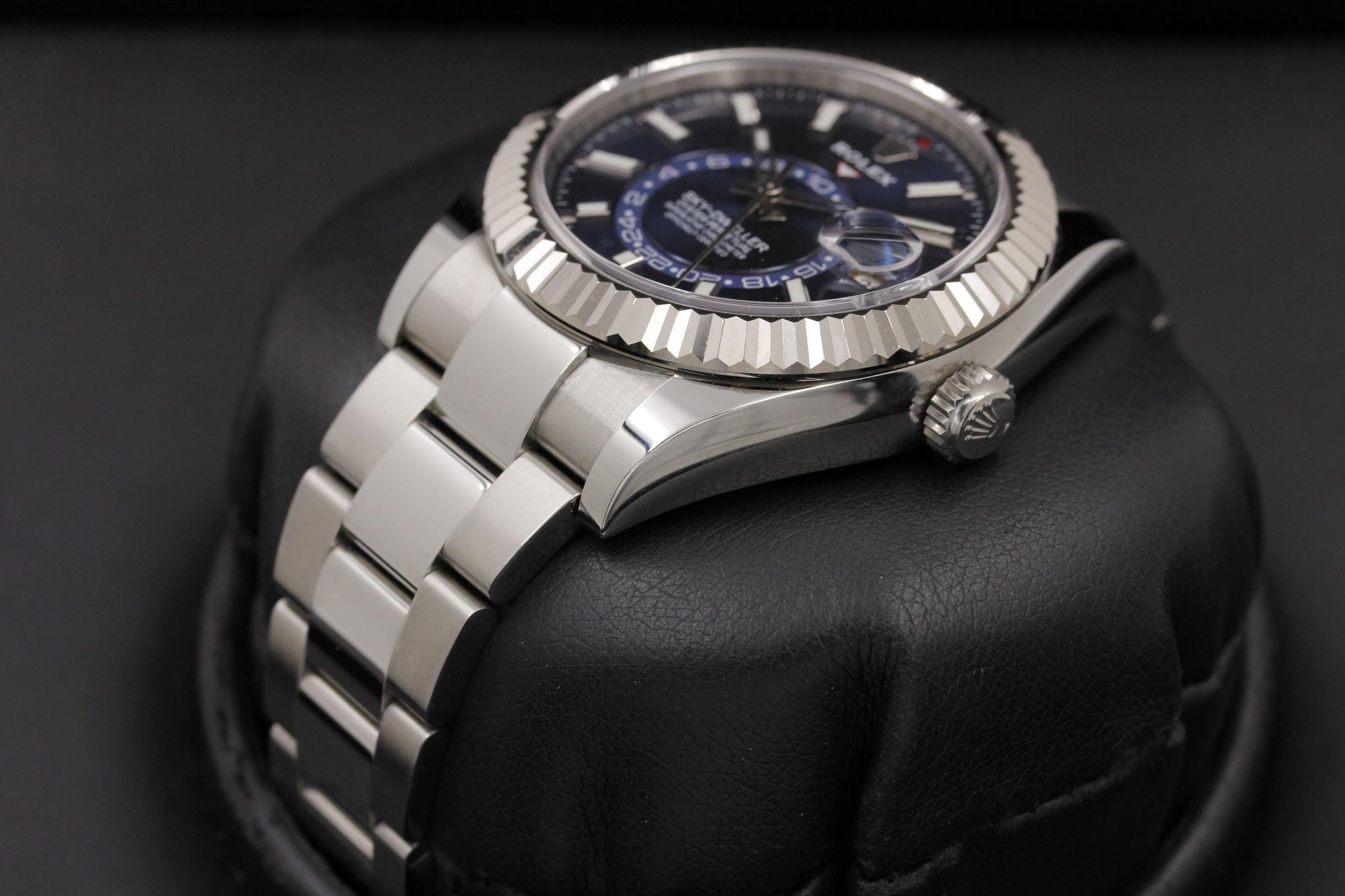 Watch Image 2