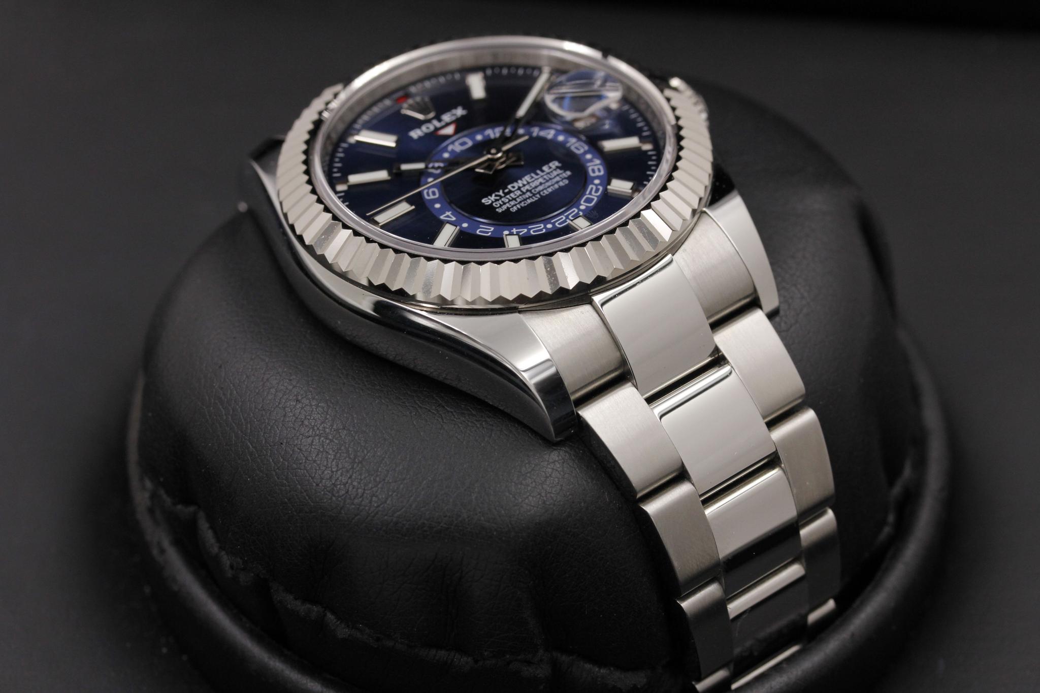 Watch Image 6