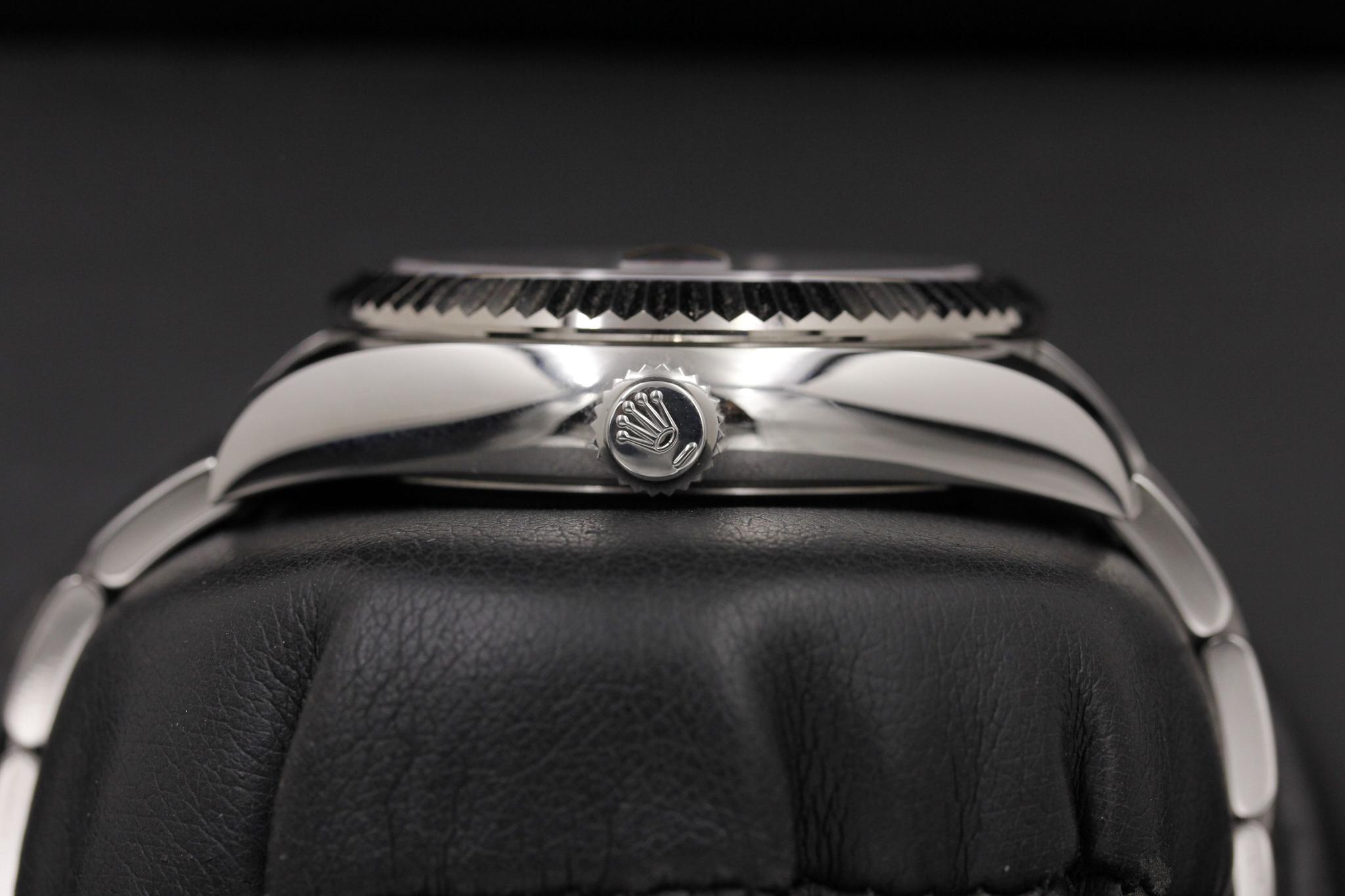 Watch Image 3