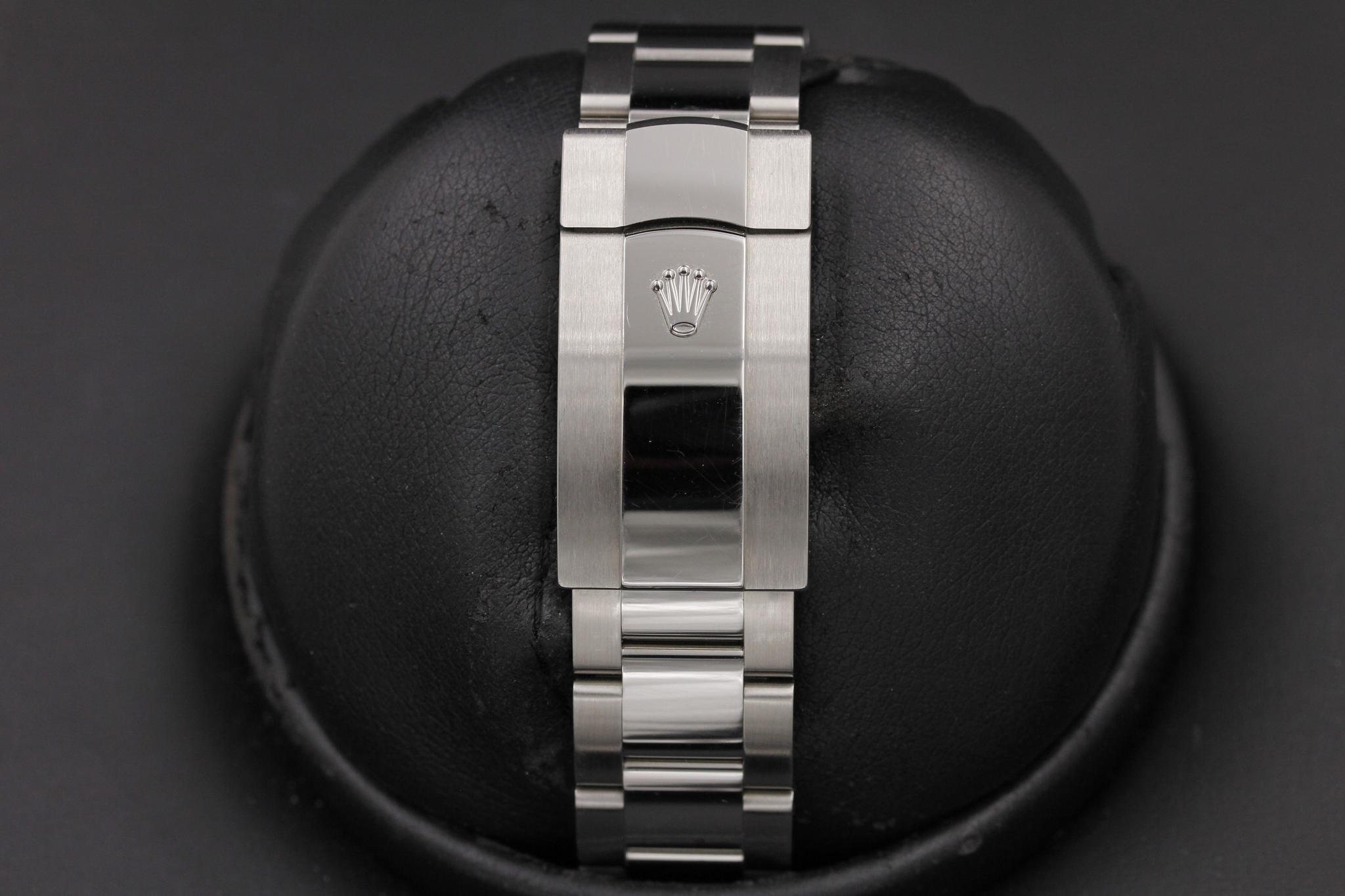 Watch Image 8