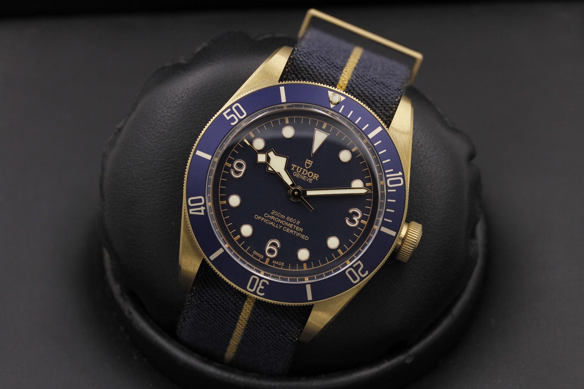 Watch Image 10