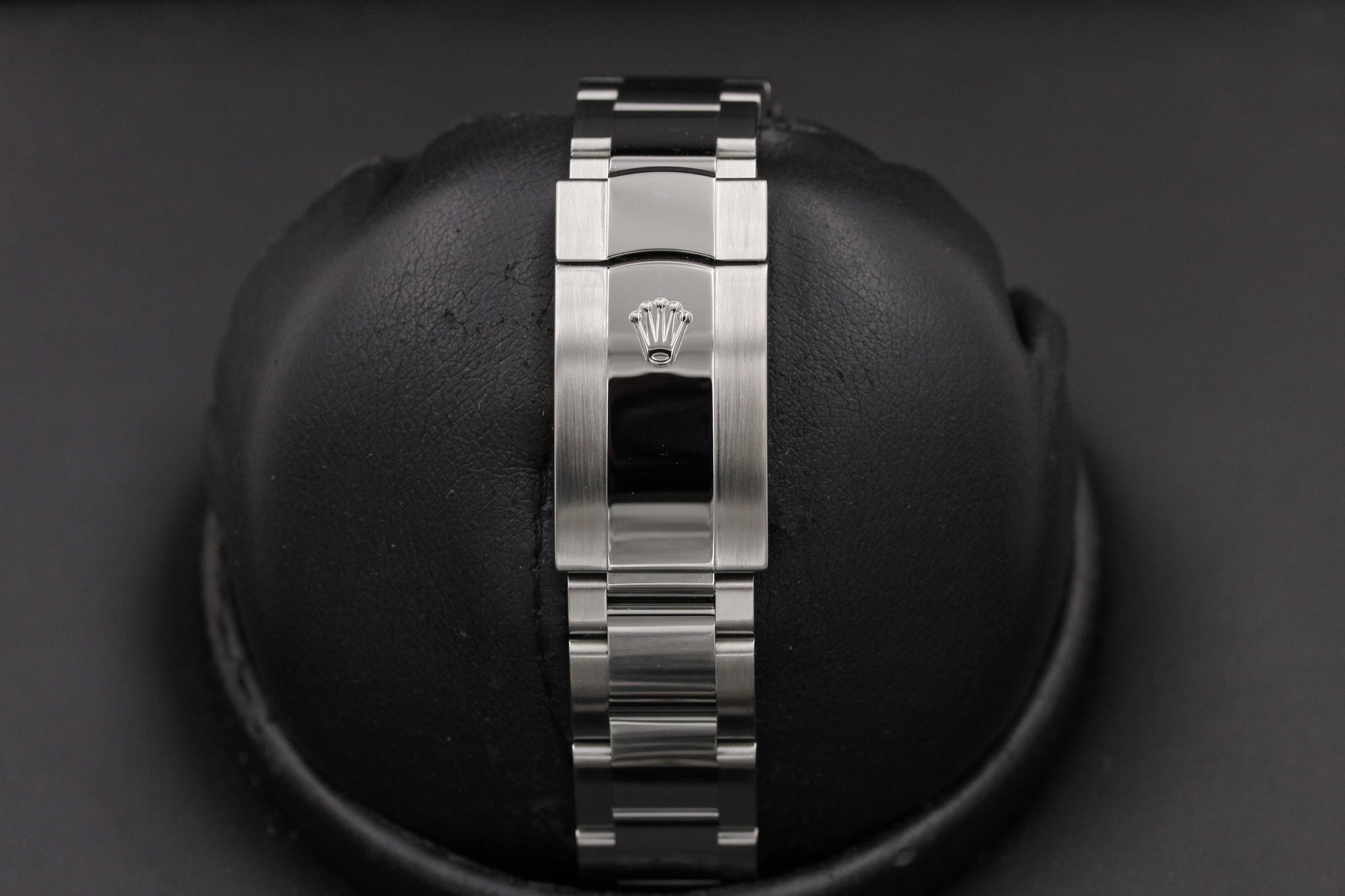 Watch Image 10