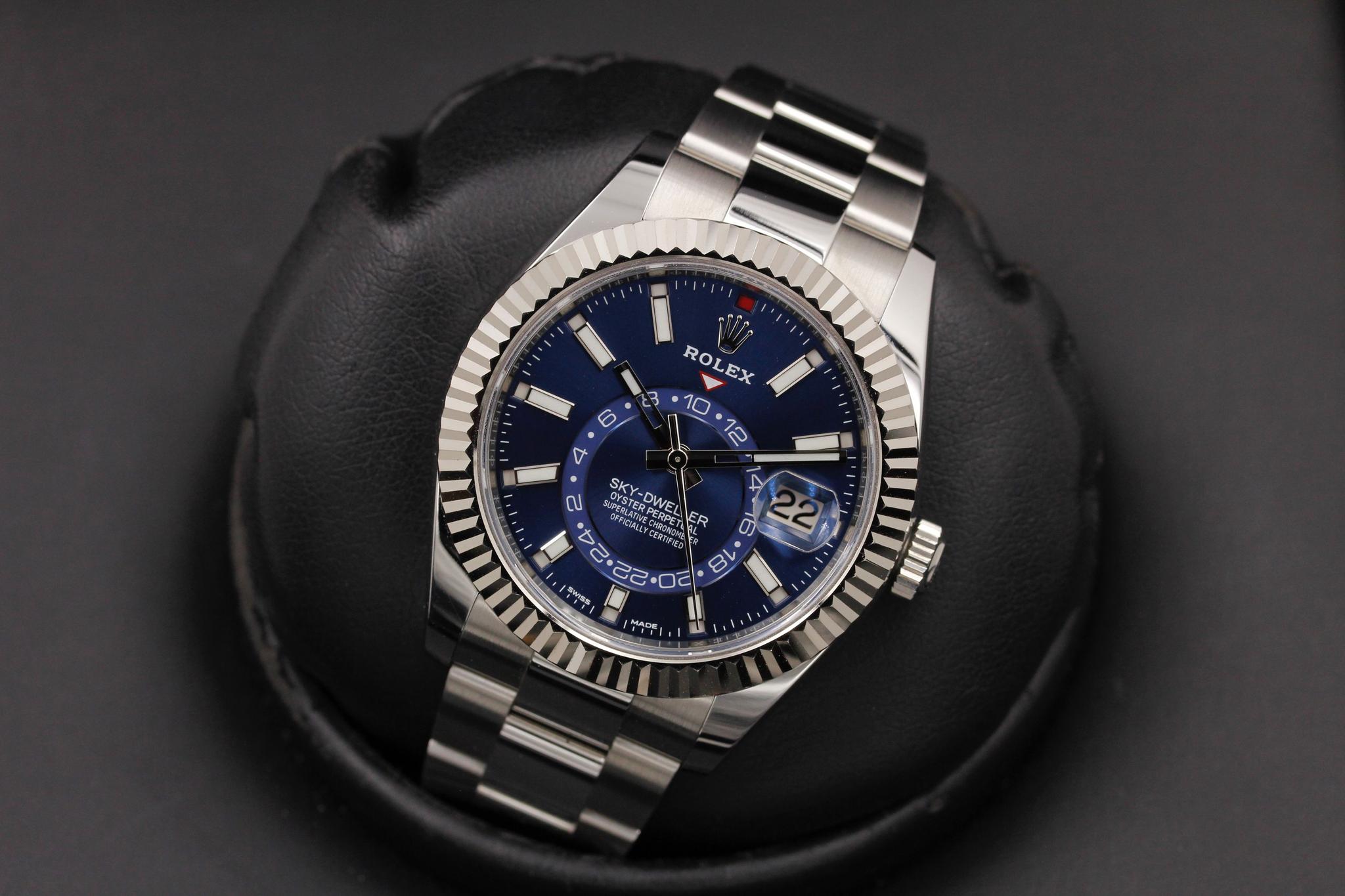 Watch Image 10