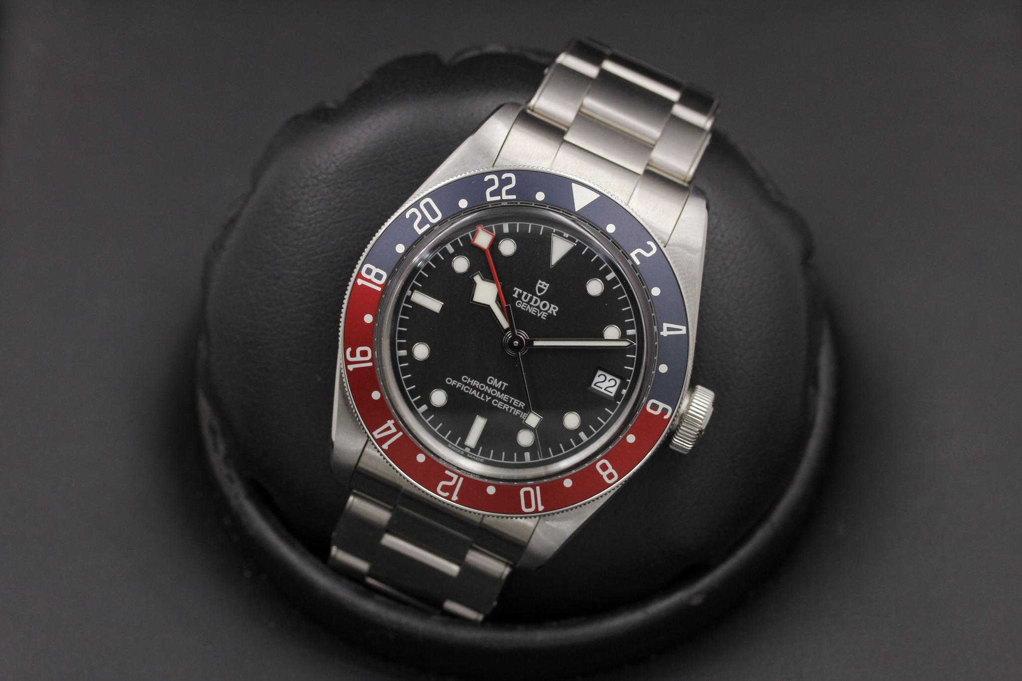 Watch Image 9