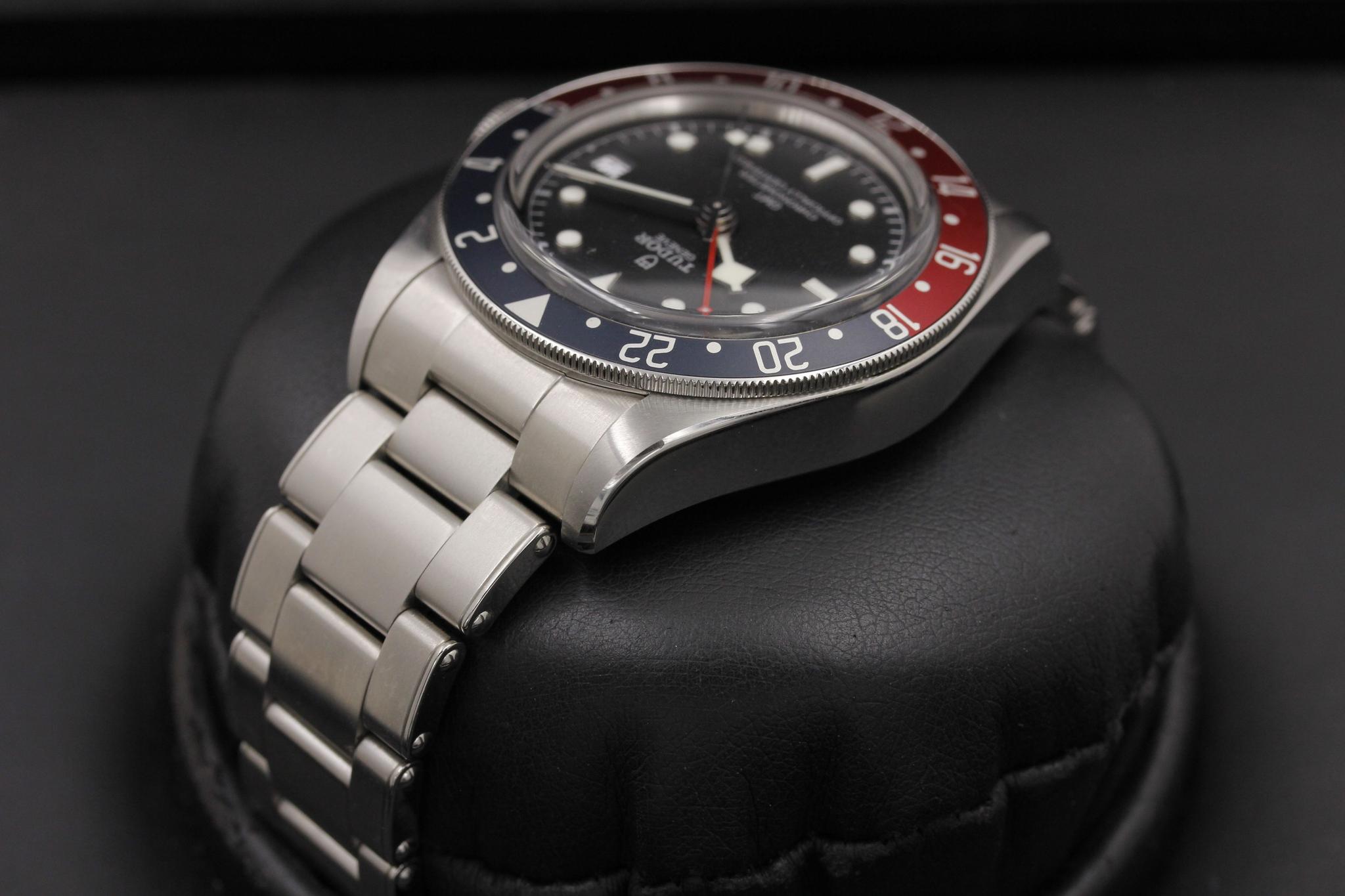 Watch Image 6