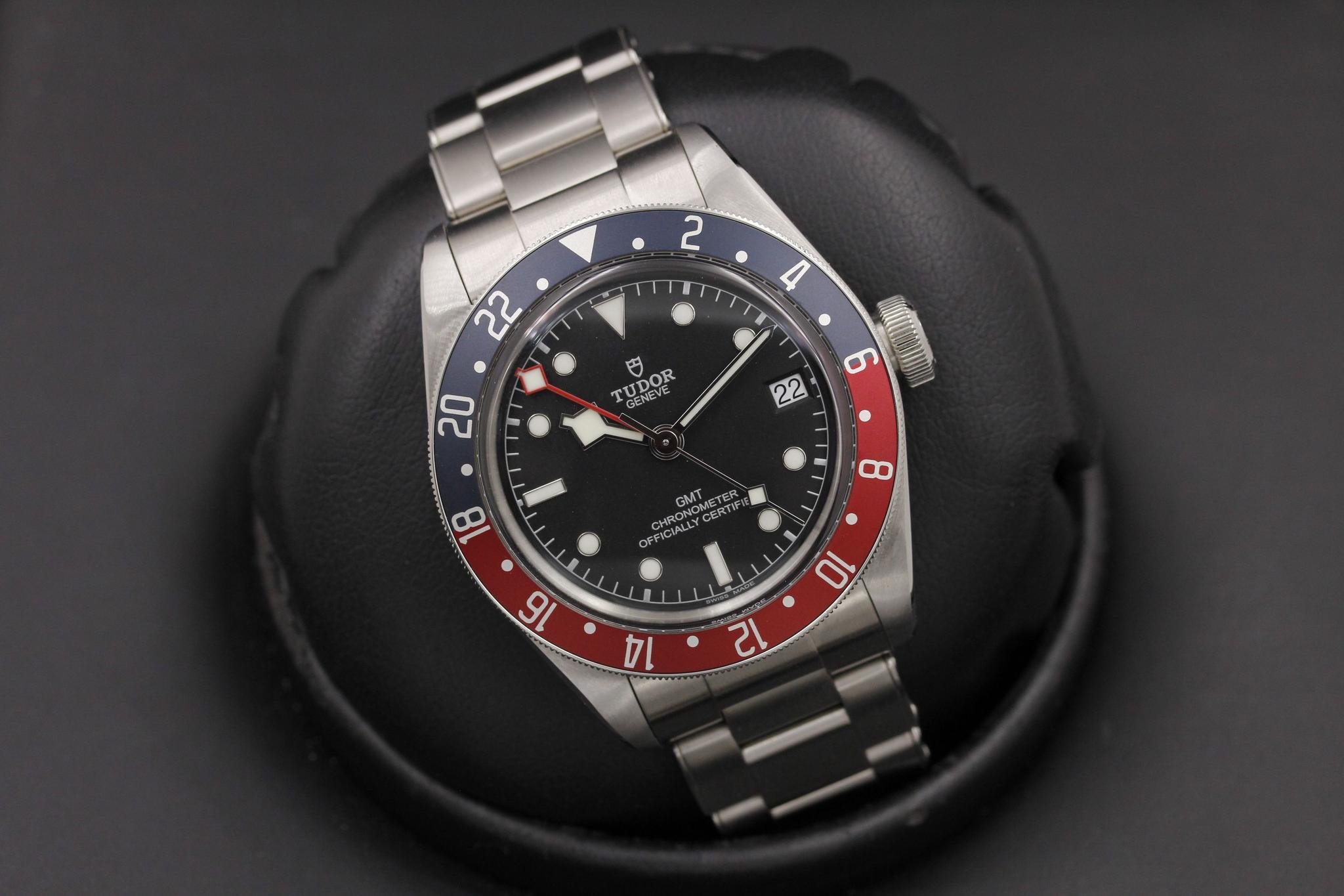 Watch Image 8