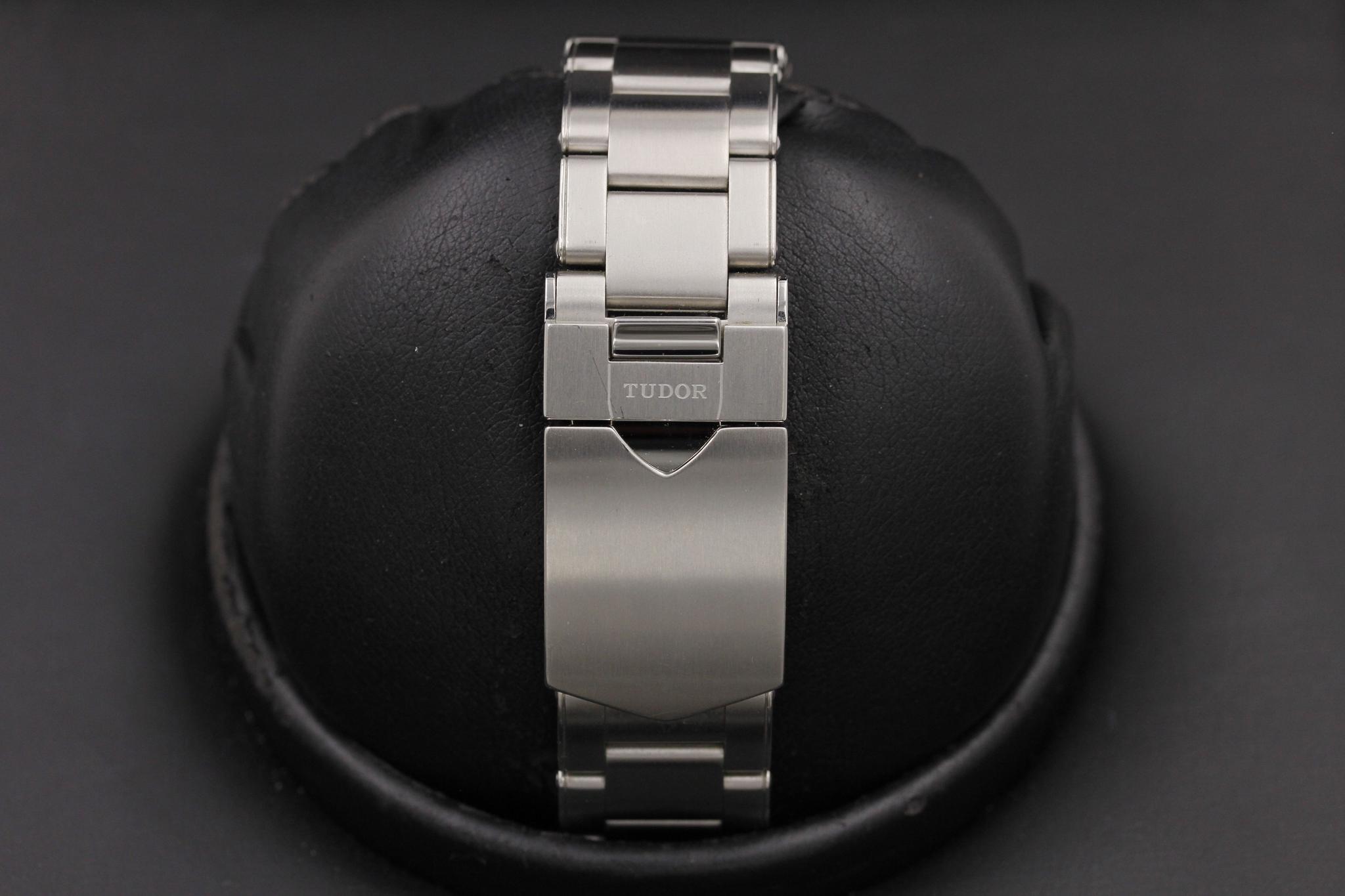 Watch Image 7