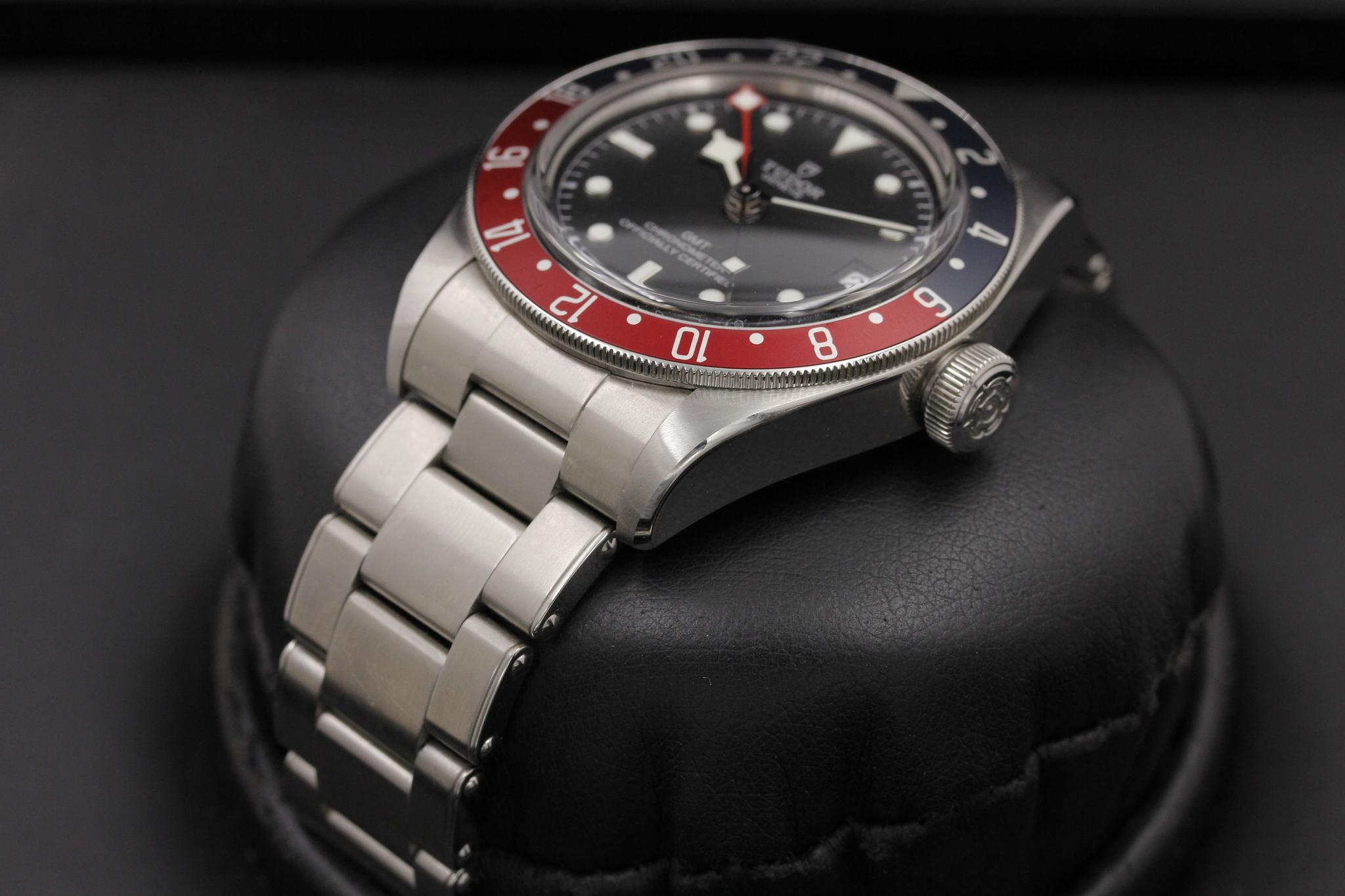 Watch Image 4