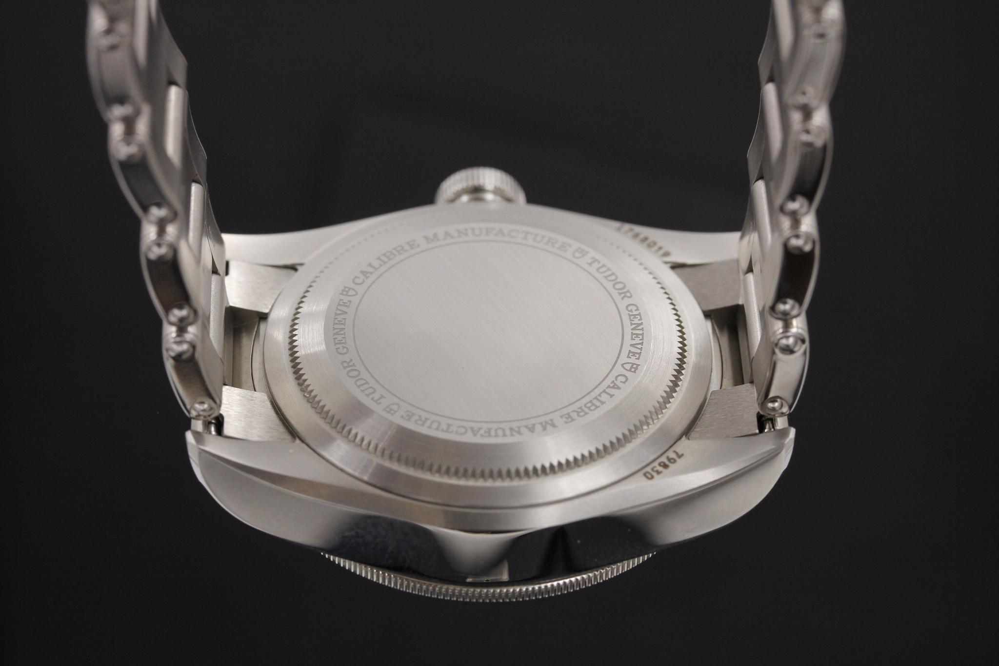 Watch Image 10