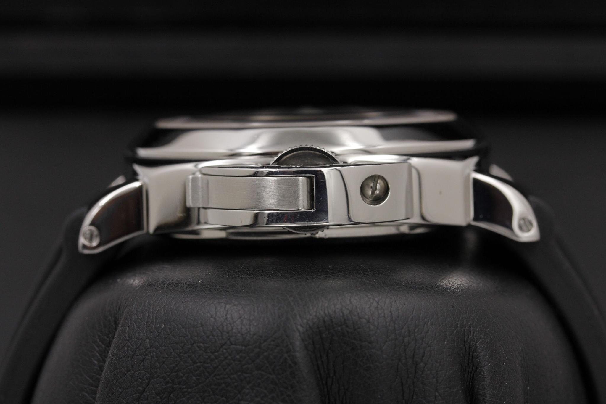 Watch Image 3