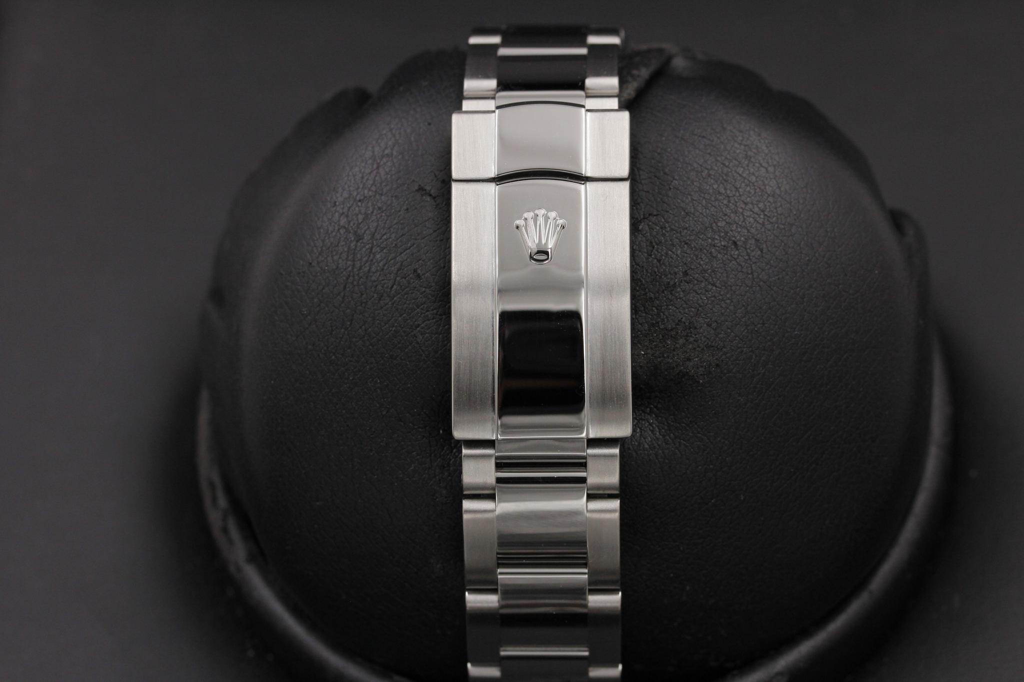Watch Image 7