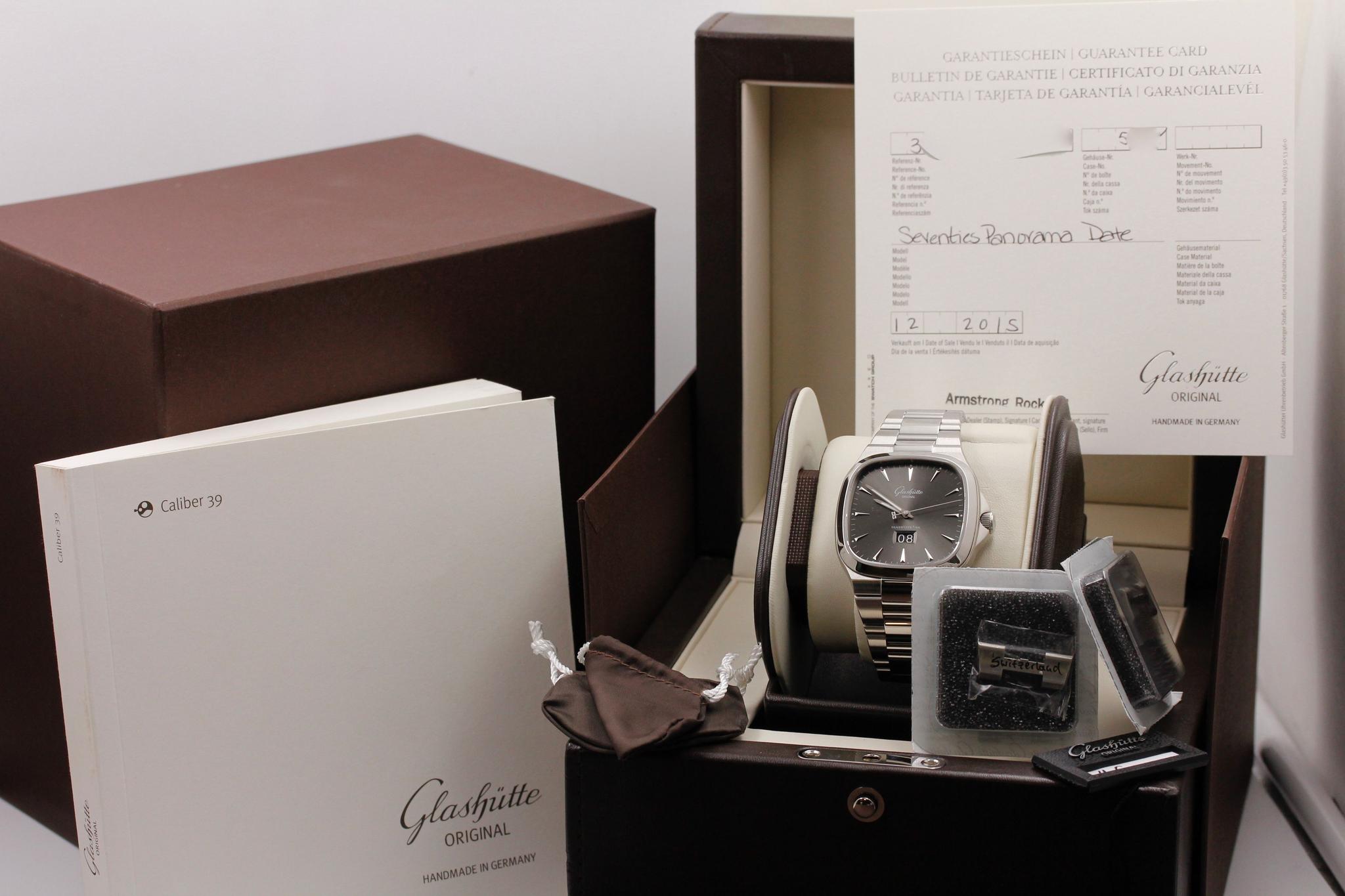 Watch Image 12