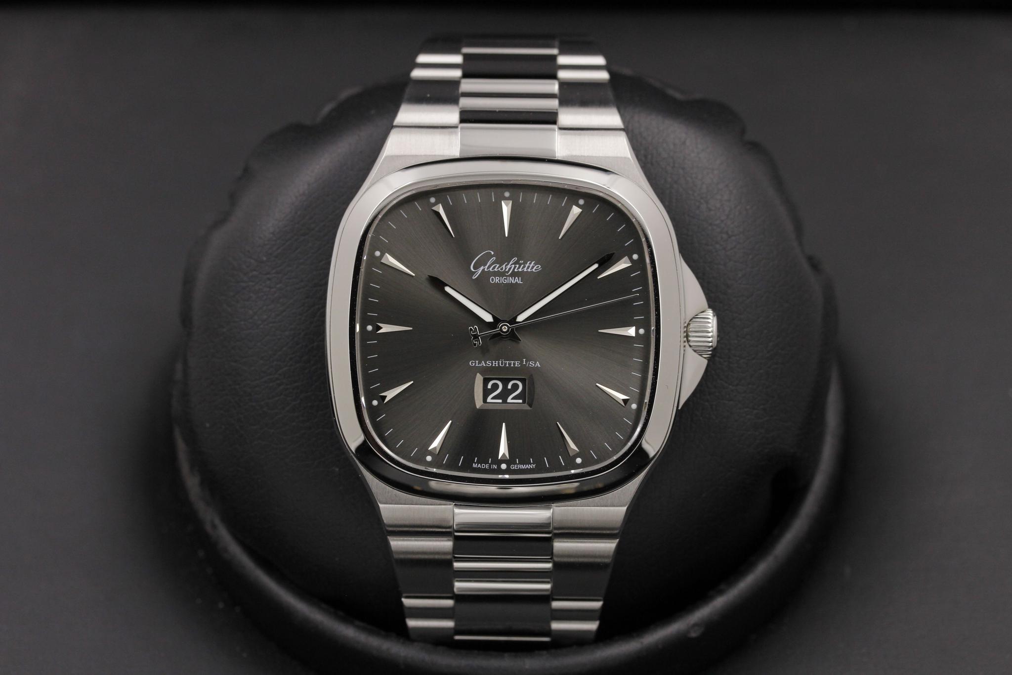 Watch Image 1