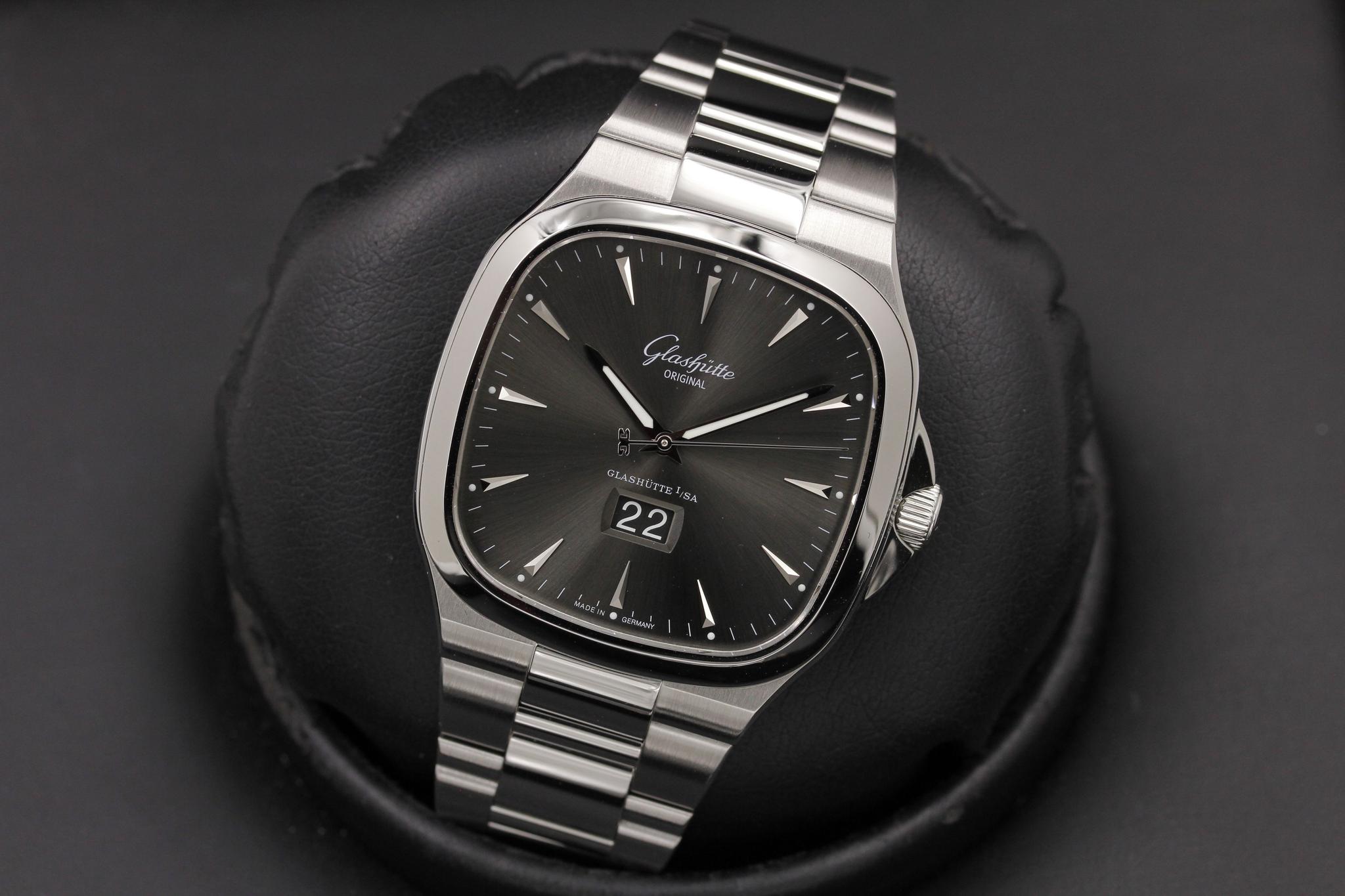 Watch Image 8