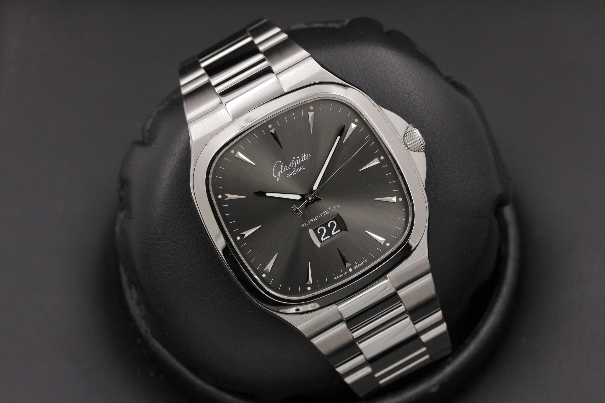 Watch Image 9